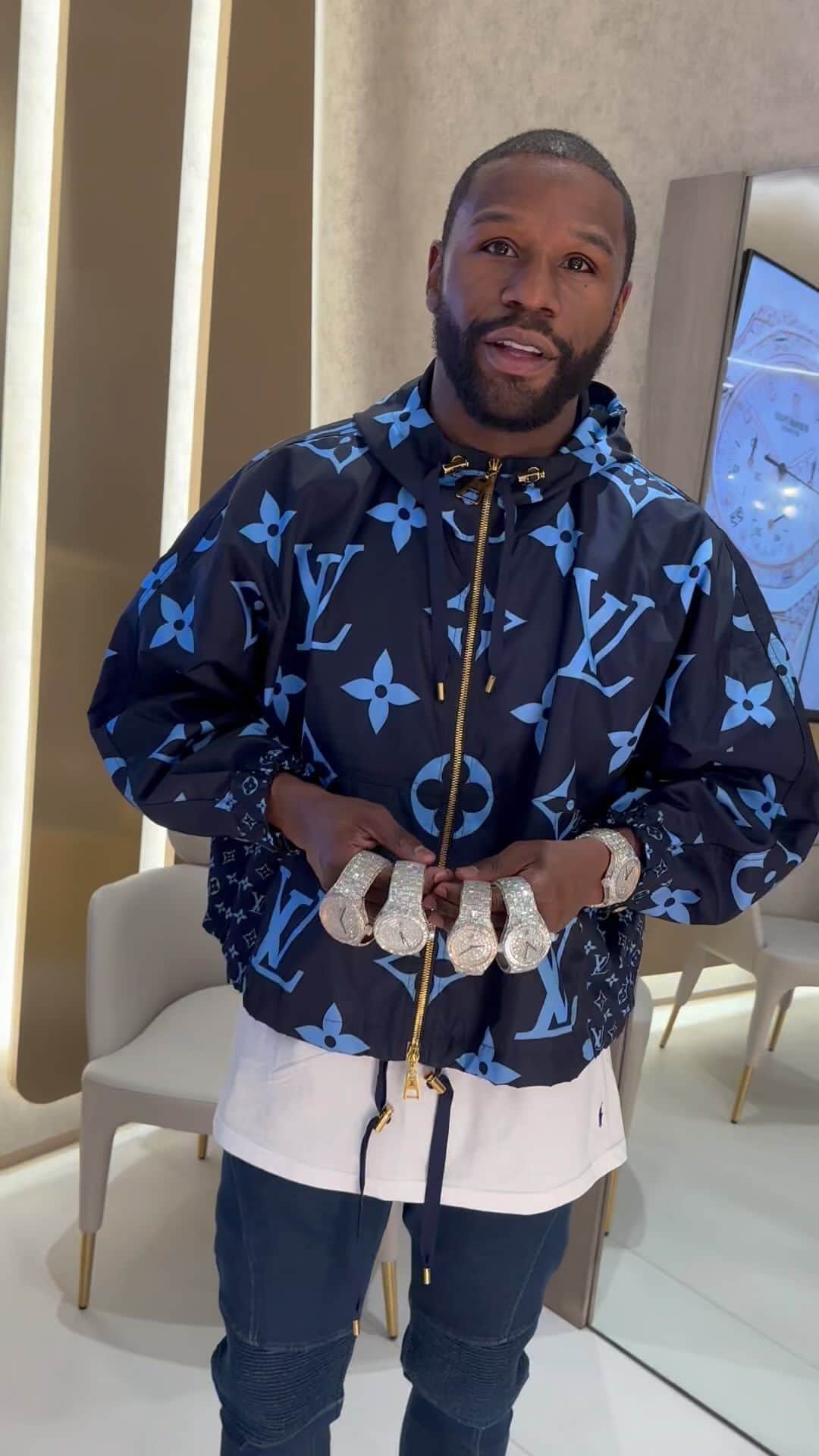 フロイド・メイウェザー・ジュニアのインスタグラム：「Next Location: If you’re in Miami go to the Miami Design District and check on @avi_hiaeve with the new store @aviandco They have dope watches that’s their own brand and other jewelry you can get.」