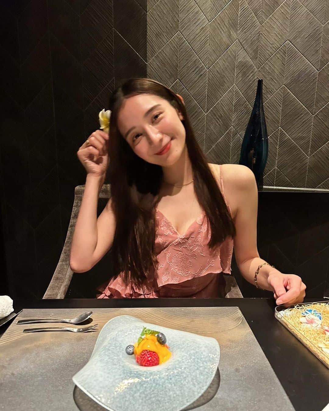 大西百合子さんのインスタグラム写真 - (大西百合子Instagram)「🏷️ #日本料理濱   大人になってから味の美味しいとかだけじゃなくて、 器とか盛り付け見るの好きになった。✨  #onishiyuriko」5月19日 8時39分 - yurikooo_jpn