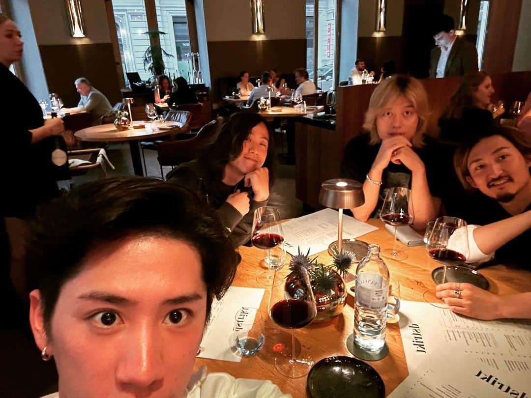Taka のインスタグラム：「久々に4人だけでステーキ🥩ディナー」