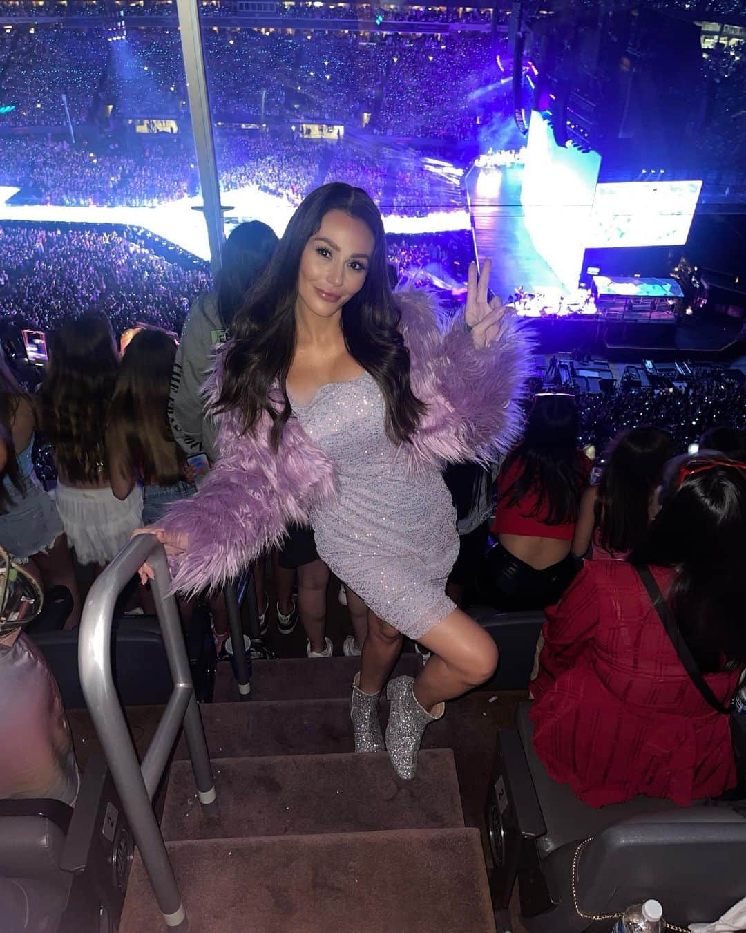 ジェイワウさんのインスタグラム写真 - (ジェイワウInstagram)「Decked out in @sheinofficial for the Taylor Swift concert 💜 #SHEINforAll #ad Shop my look now and use my code JWOWW for 15% off @shein_us | product IDs: sw2209168183359565 / sw2207010334077057 / sx2209306282763065」6月3日 4時27分 - jwoww