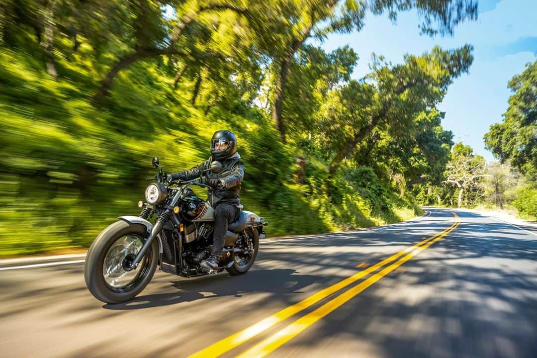 Honda Powersports USさんのインスタグラム写真 - (Honda Powersports USInstagram)「They say “freedom is an open road,” and from the updated solo seat of a 2024 Shadow Phantom, it’s easy to understand why. Don’t be fooled by its traditional bobber styling--the Shadow Phantom sports some major upgrades for the new model year, like a powerful new rear disc brake and available ABS--a welcome feature when riding in challenging conditions. Click the link our story to learn more 🔗 #ShadowPhantom #BetterOnAHonda」6月3日 3時01分 - honda_powersports_us