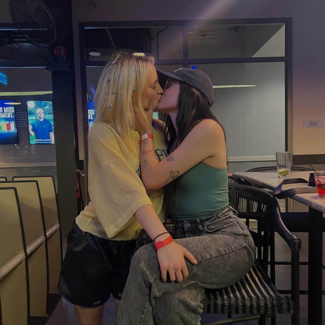 Addison Moffettのインスタグラム：「Dibs」