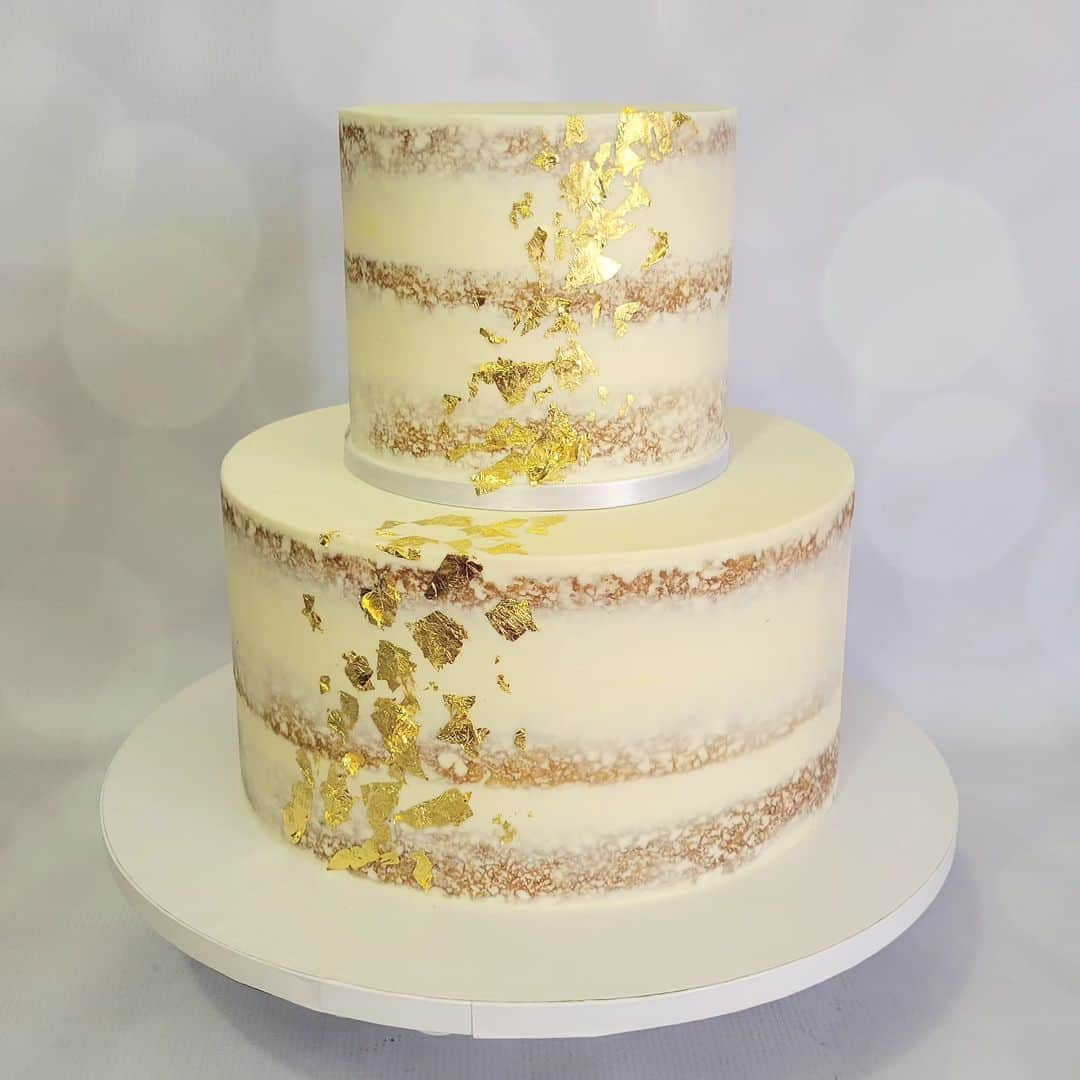 Honey Bee Cakesのインスタグラム：「Semi Naked Cake」