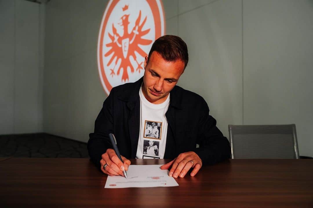 マリオ・ゲッツェのインスタグラム：「2️⃣0️⃣2️⃣6️⃣  Liked it quite a lot so far, think I’m staying here a little longer 😜 @eintrachtfrankfurt」