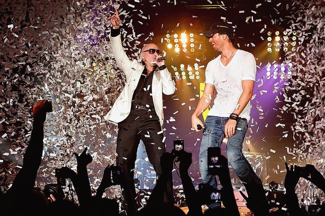 ピットブルのインスタグラム：「#fbf to our first tour in 2011… can’t wait to hit the road again with @enriqueiglesias and @ricky_martin this Fall on #TheTrilogyTour daleeee」