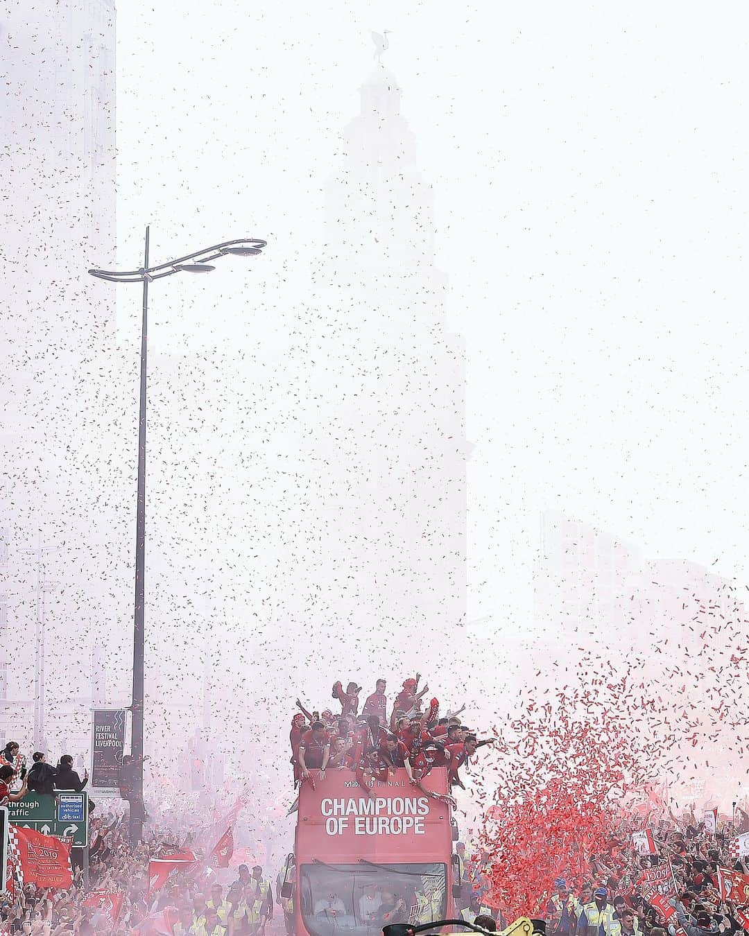 リヴァプールFCさんのインスタグラム写真 - (リヴァプールFCInstagram)「A day we'll cherish forever ❤」6月3日 3時30分 - liverpoolfc