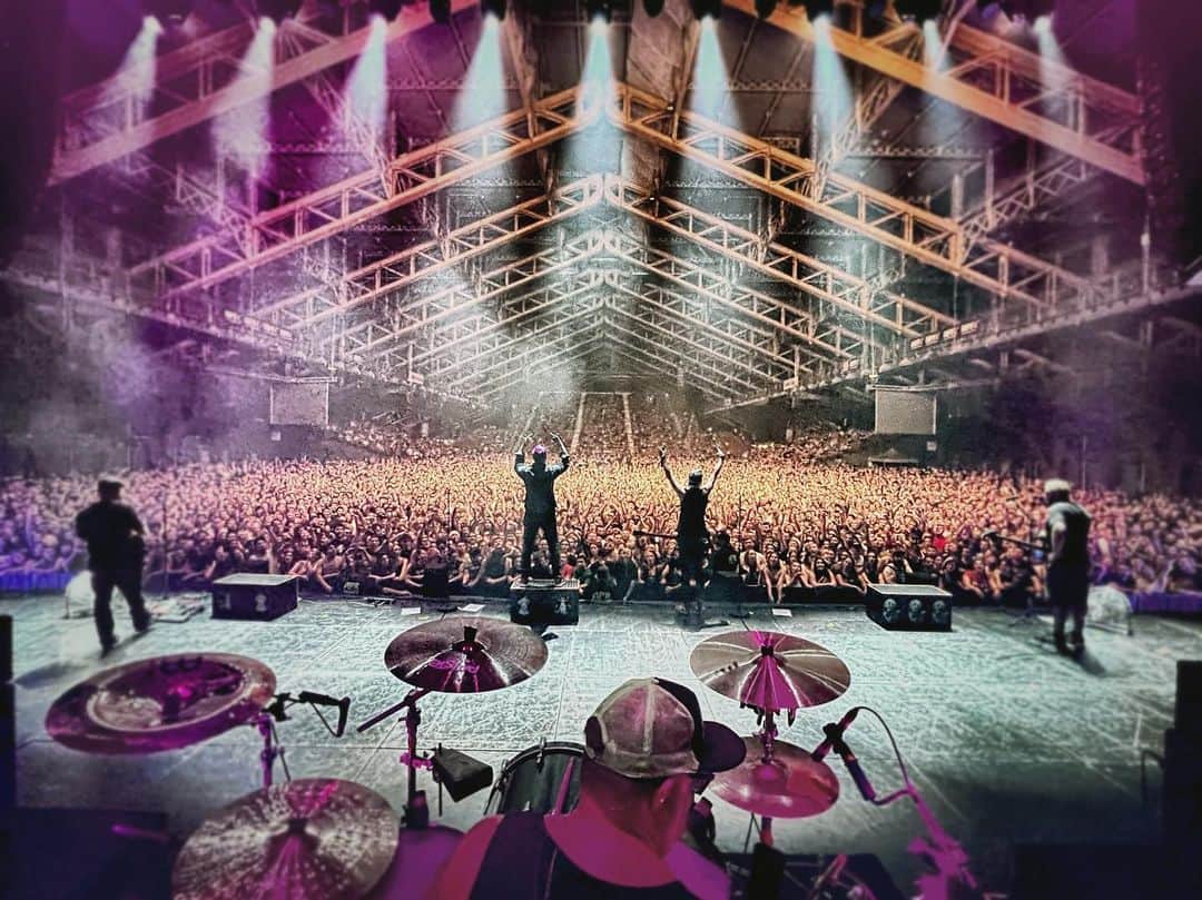 Zebraheadさんのインスタグラム写真 - (ZebraheadInstagram)「Hung out with some friends in Lyon, France today!  @slamdunkfrance What a freaking day!!!」6月3日 3時41分 - zebraheadofficial