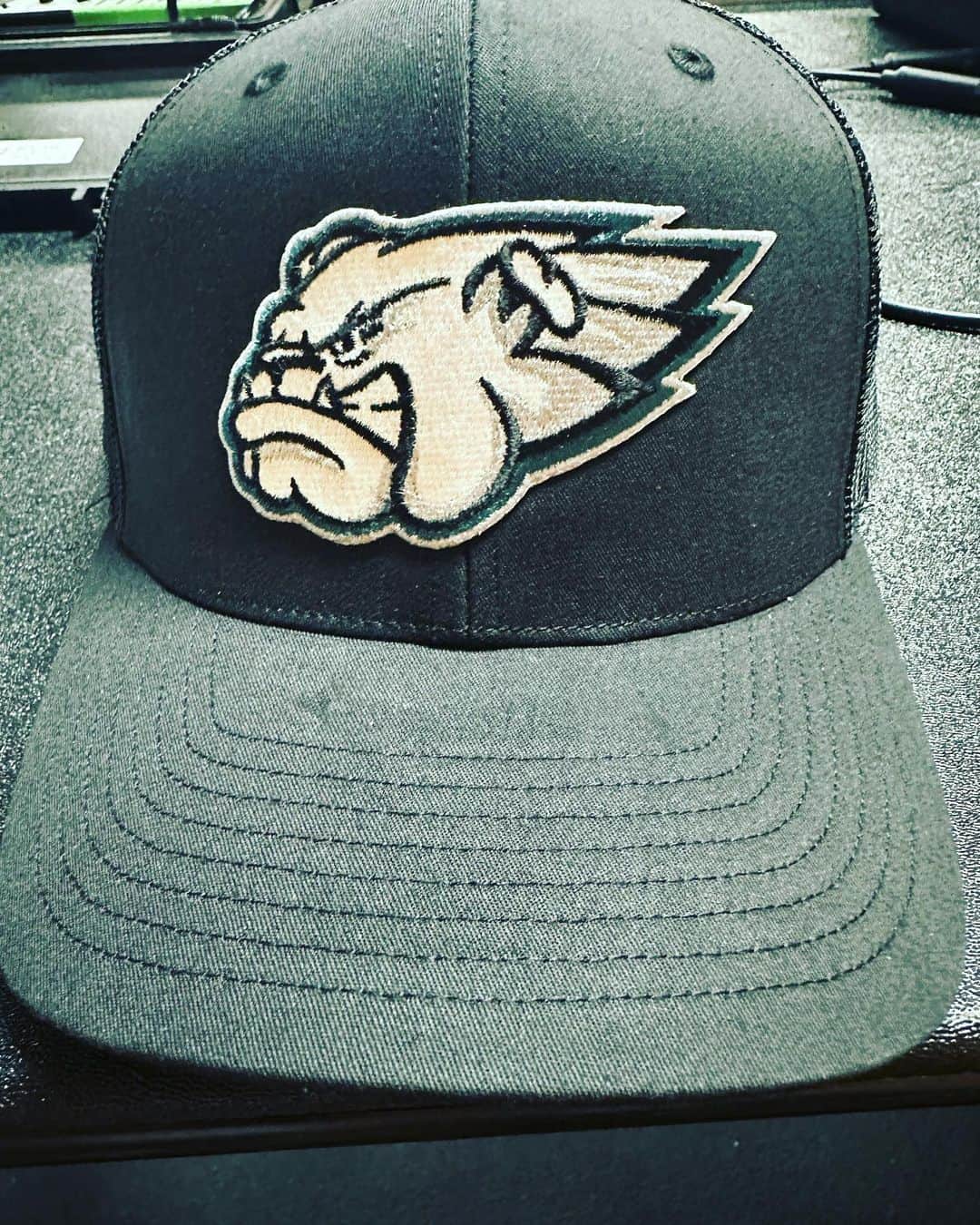 アレン・ジョーンズのインスタグラム：「Got that GA NORTH hat. I may be pulling for them Philadelphia Eagles next season. #godawgs🏈」