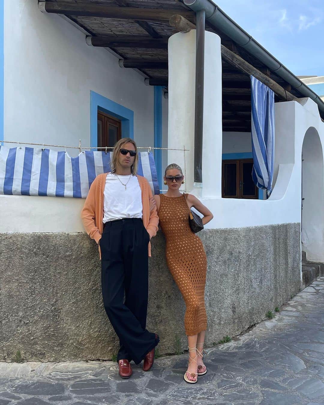 エルザ・ホスクのインスタグラム：「This vibe 🌅 @revolve @lpa」