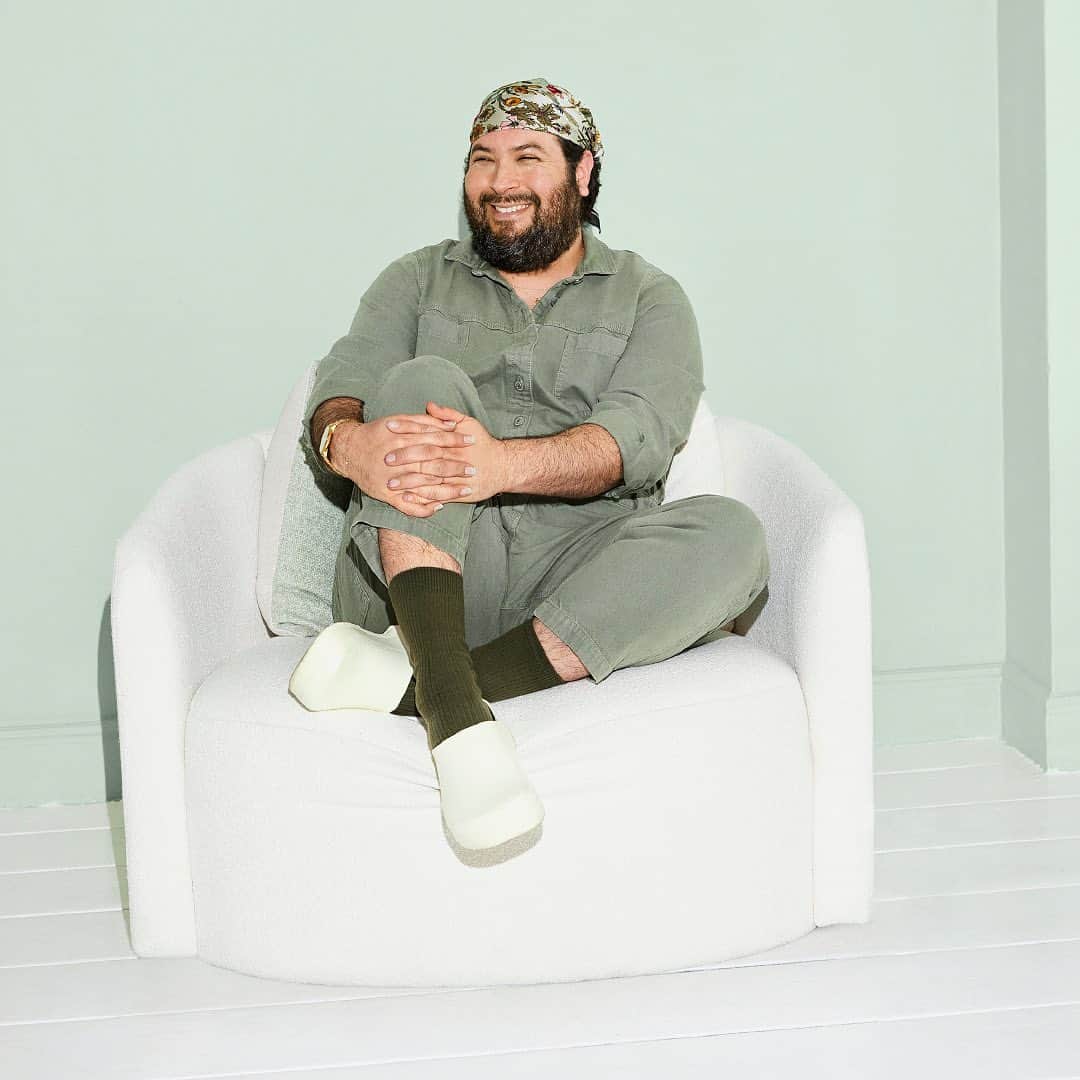 Wal-Mart Stores, Incのインスタグラム：「Our Associates = THE BEST! They sat down in the new @beautifulbydrew chair to open their 💛 💛 💛 & talk about what makes them happy. Read the full interview & take a closer look at the Drew Chair in @drewbarrymore’s summer issue of Drew Magazine by tapping the link in our bio.」