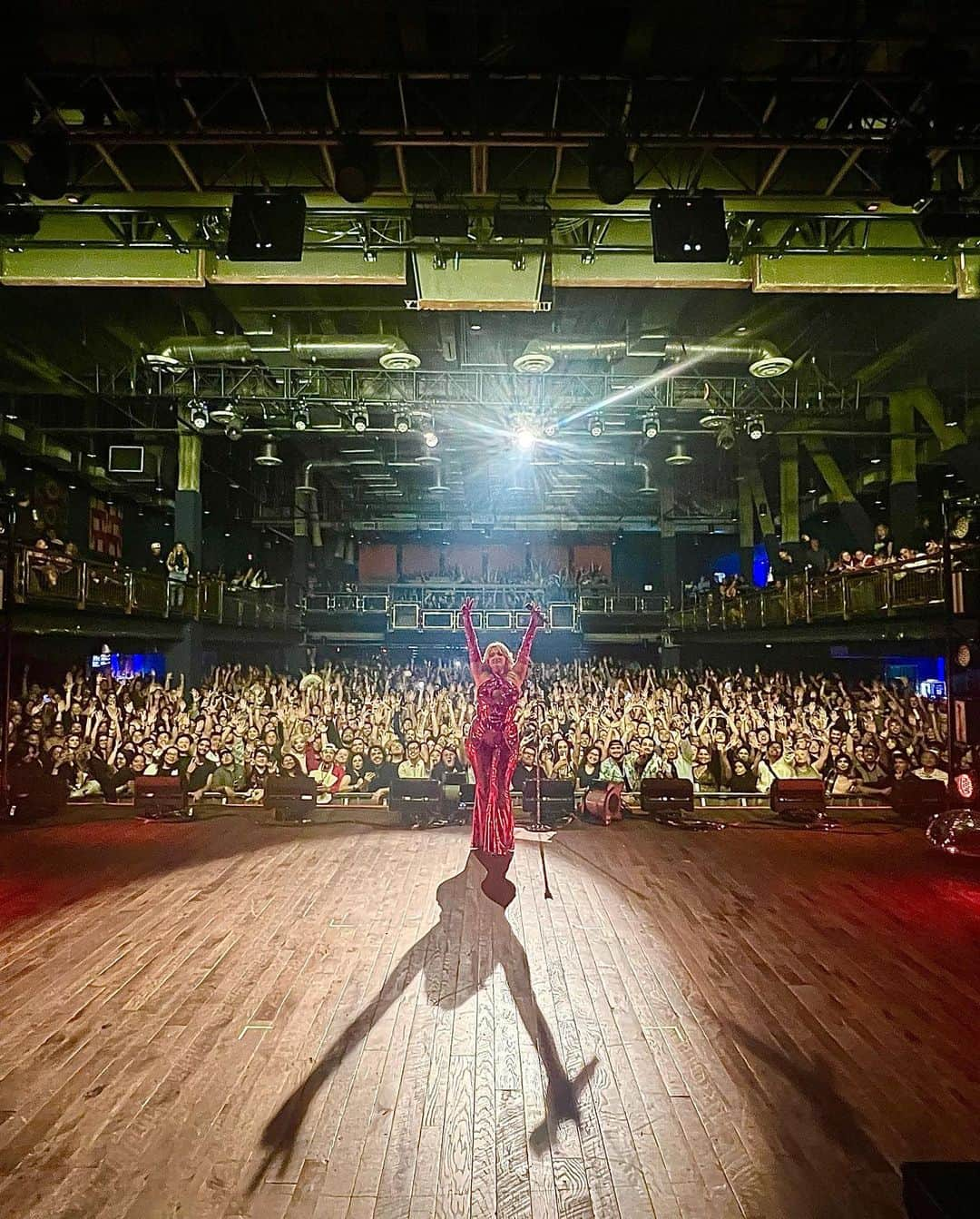 Bebe Rexhaさんのインスタグラム写真 - (Bebe RexhaInstagram)「THANK YOU ANAHEIM! So much fun 🪩✨💖 Whose coming to the next show?! 📸: @kristenjanwong」6月3日 3時52分 - beberexha