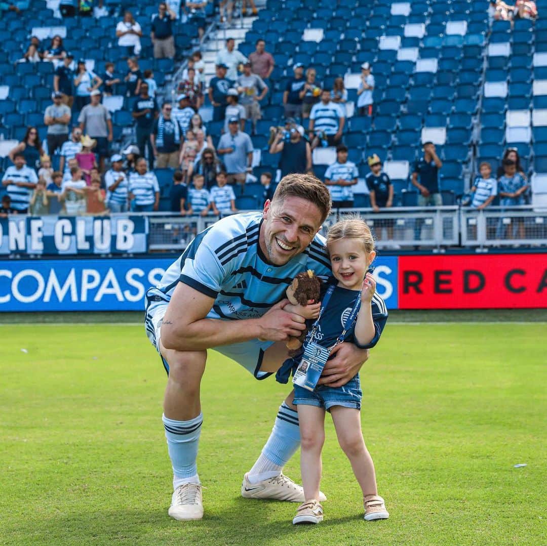 アンドレウ・フォンタスのインスタグラム：「Happy birthday little Alex!!🎉  We love you so much!😘❤️」