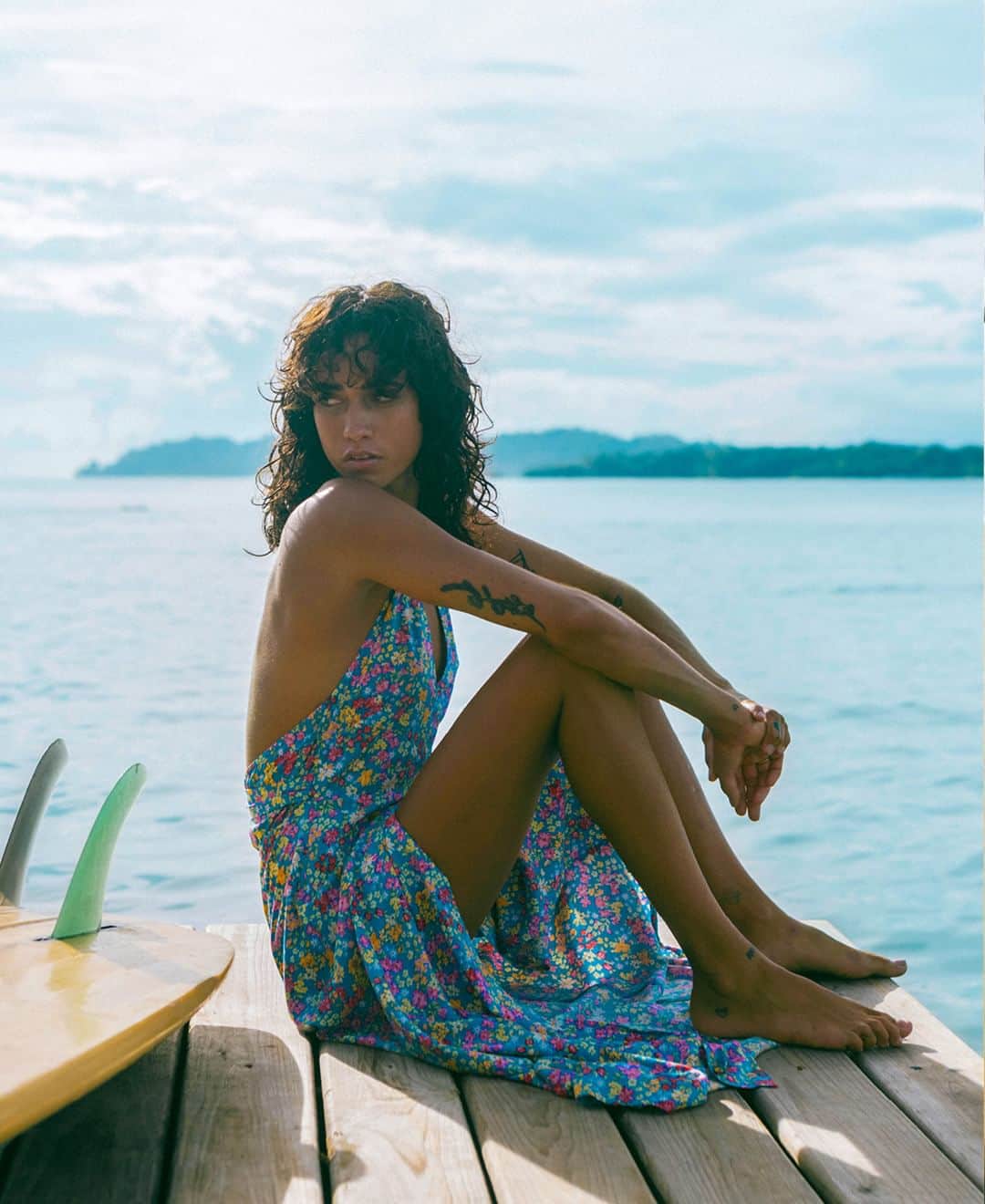 BILLABONG WOMENSのインスタグラム：「Obsessing over the low back on this dress. Easy to throw on post surf seshes or dress up on a summer day. Our newest collection, A Summer Kinda Love, out now!」