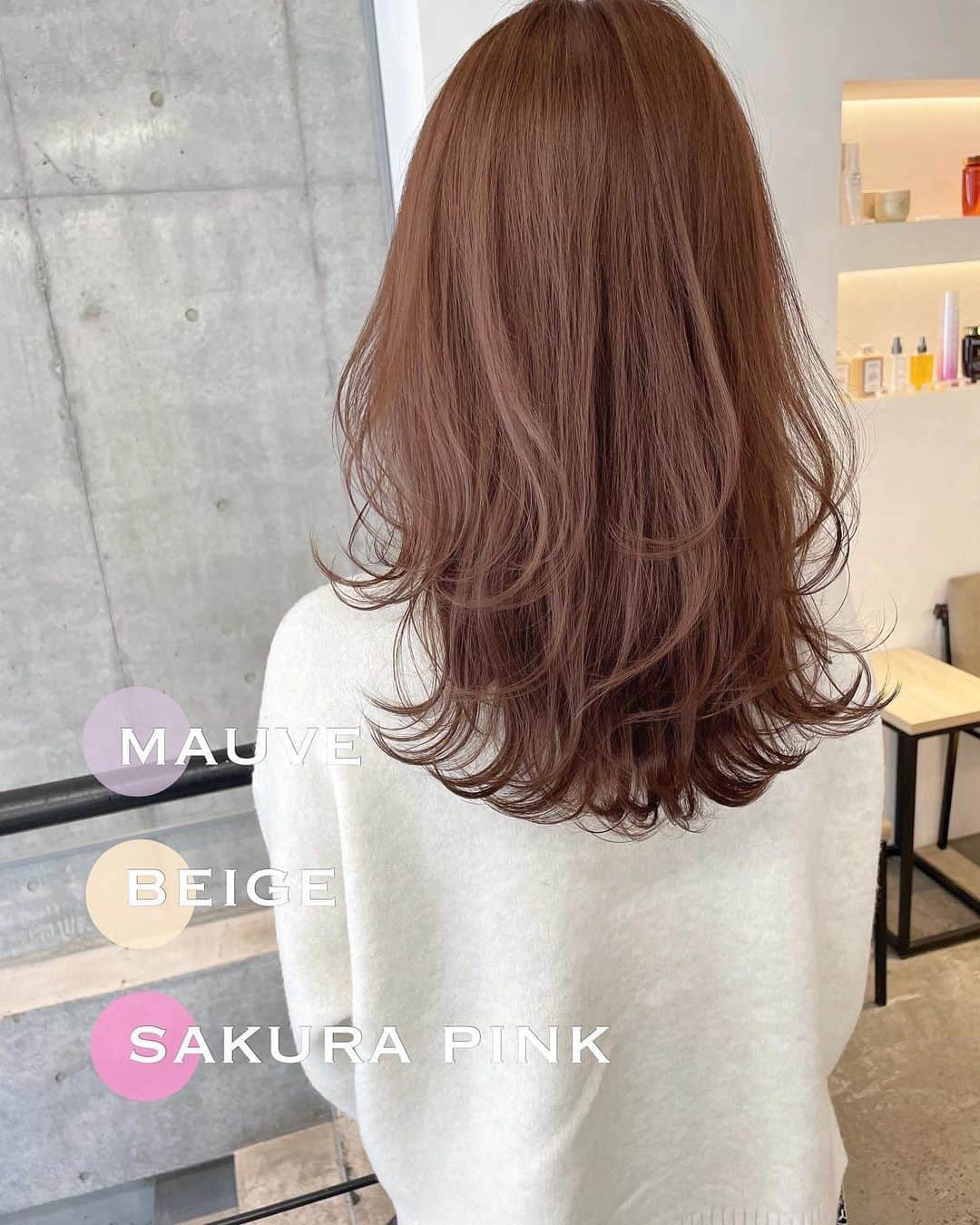 吉田達弥のインスタグラム：「サクラベージュ×レイヤーカット✂︎  黄色みを抑える綺麗なカラーです✨  @tatsuyadream1101   #レイヤー #くびれレイヤー #レイヤーカット #まろやかベージュ #まろみベージュ #まろベージュ #スタイリング #カラー  #ポニーテール #ヘアアレンジ #シークレットハイライト #韓国風 #フェイスレイヤー #巻き髪 #吉田達弥 #アレンジ #ヘアアレンジ #ポニーテール #お呼ばれ #結婚式 #ブライダル #ヘアセット #ベージュ #カット」