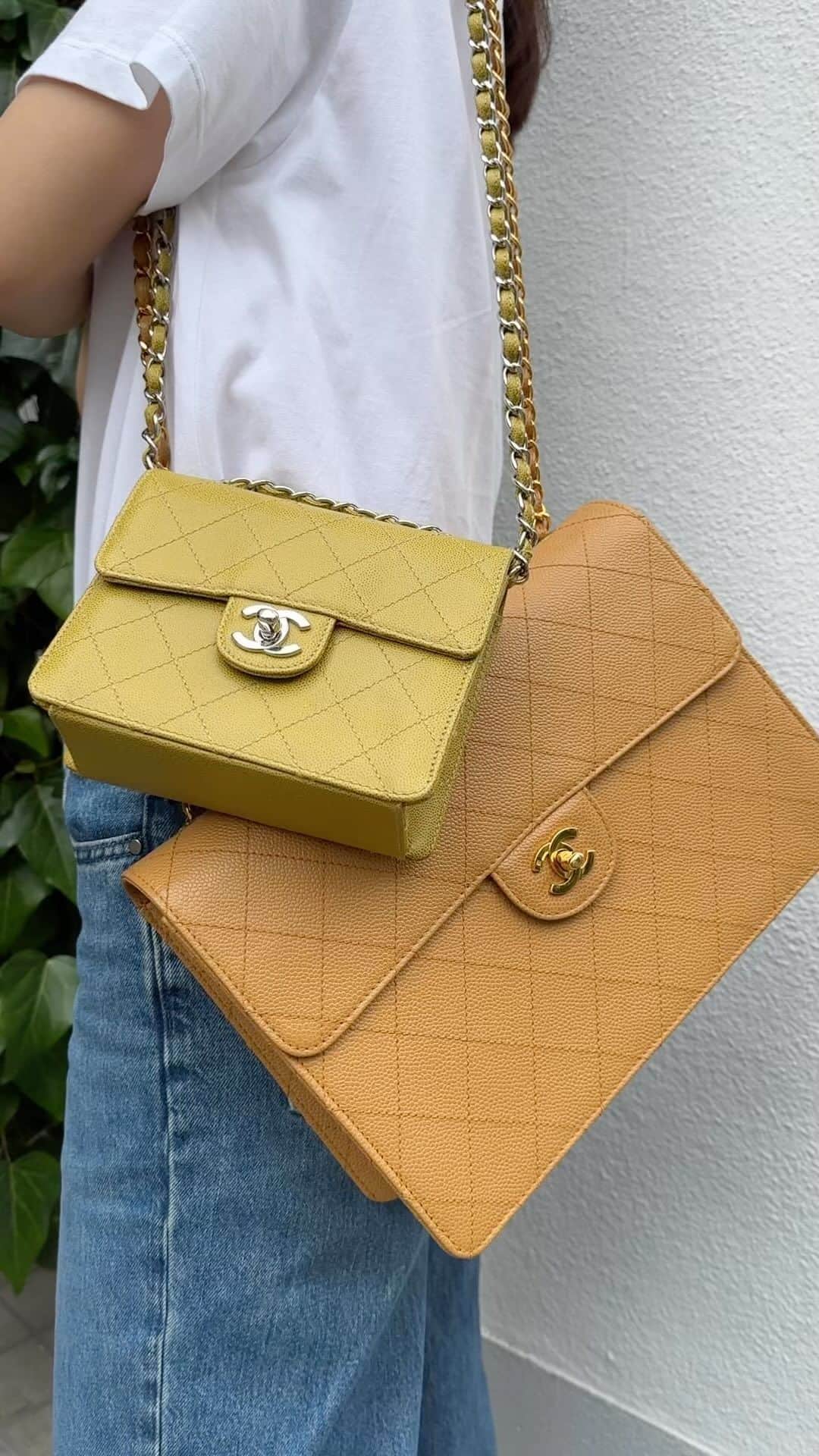 のインスタグラム：「💚🧡 Products code :  Mini Square in Green 76905 Single Flap Jumbo in Beige 48601  #chanelbag #chanelvintage #chanelclassic #chanellover #chanelbags」