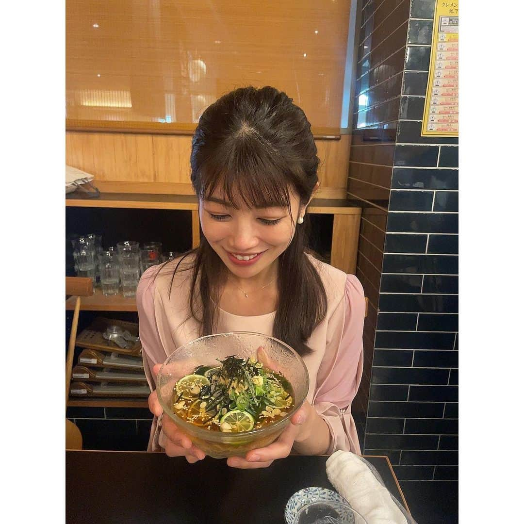 梅山茜さんのインスタグラム写真 - (梅山茜Instagram)「. ＊徳島グルメ🍽＊ . お仕事のあとは美味しい徳島グルメ！ 竹ちくわにすだち蕎麦にすだちブリ🐟 そしてザすだちー😆🧡 何もかもにすだちがちゃんと付いてて これこれこれーーってなりました🥰 竹ちくわは軽く炙られていて絶品やった🥹 また食べ物もゆっくり堪能しに行きたいな〜🫧」6月2日 19時23分 - umeyama_akane