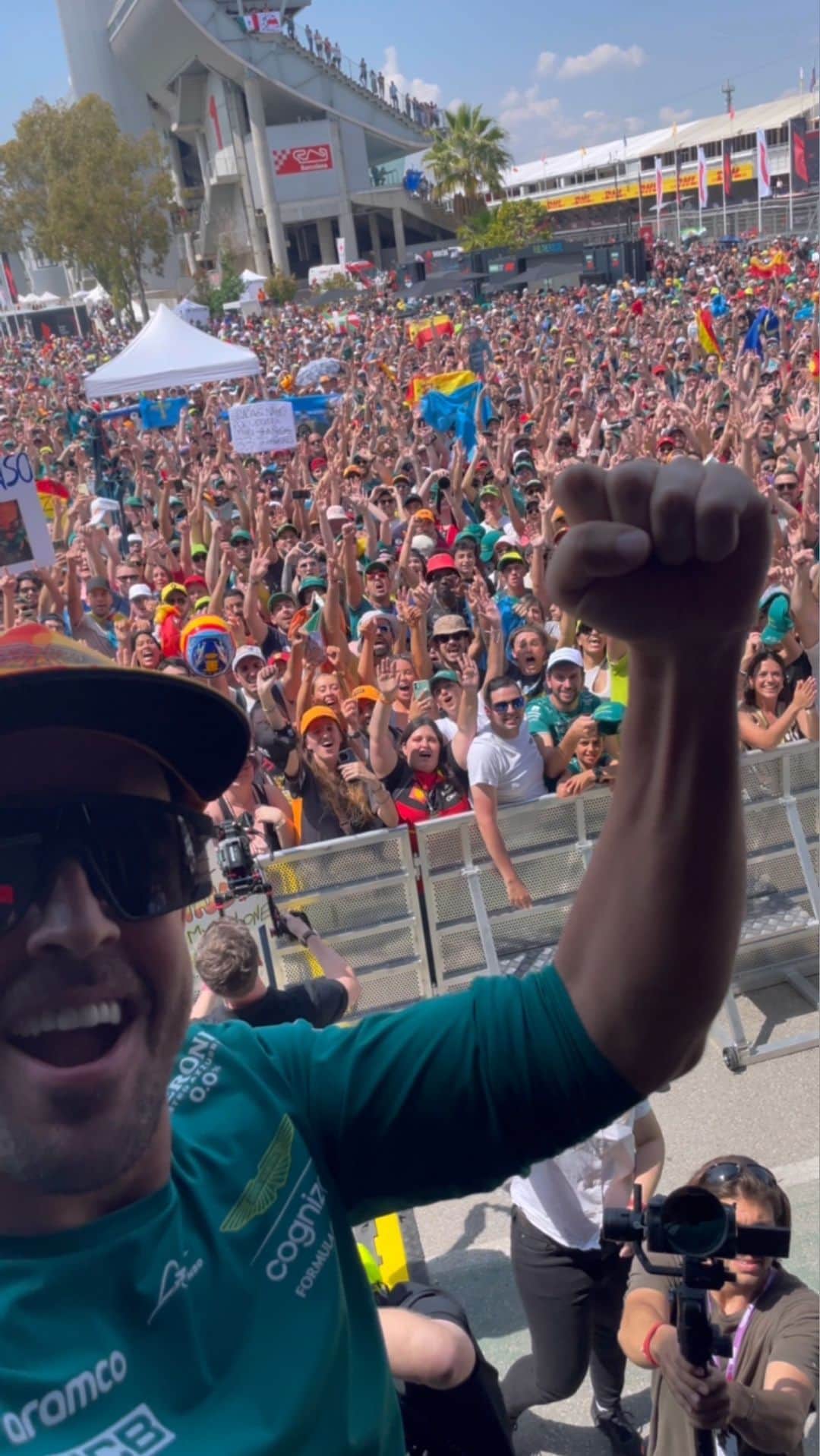 のインスタグラム：「Incredible. 💚 #IAM #SpanishGP」
