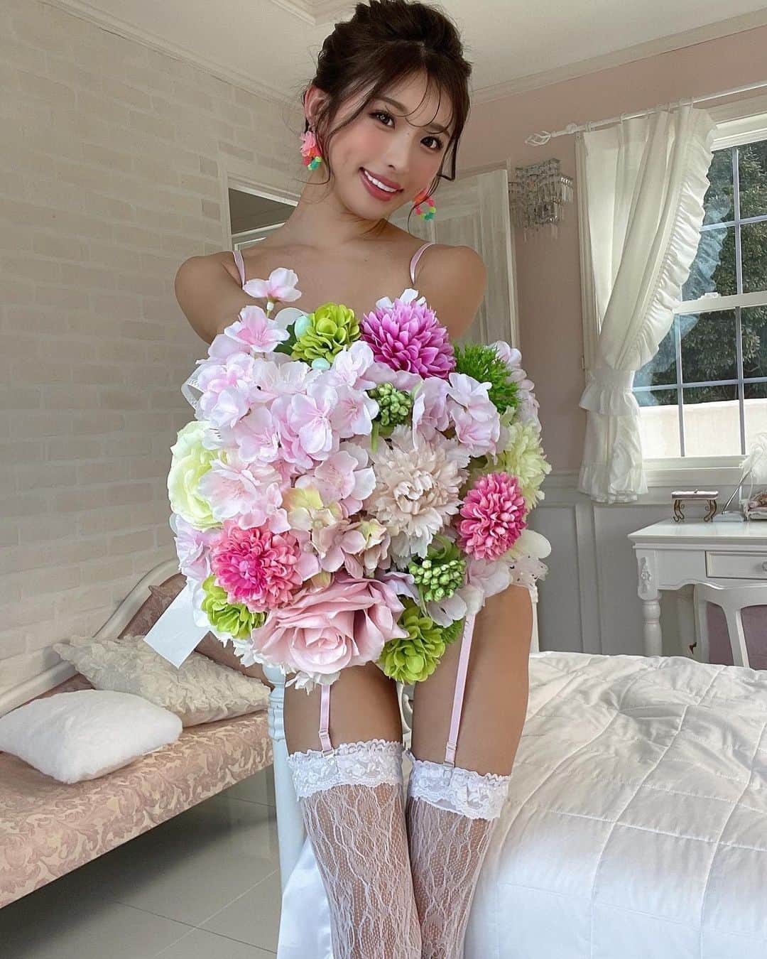 MIYABIのインスタグラム：「⚡️CYBERJAPAN DANCERS 公式 YouTube⚡️  みやびからhappyなプレゼント💐  今回はグラビアデジタル写真集第3段のメイキング映像です📸💜  YouTube見たらデジタル写真集もっと欲しくなると思うなっ🙈  コメント待ってるね💋  #cyberjapan  #サイバージャパンダンサーズ  #ミヤビーム  #グラビア写真集」