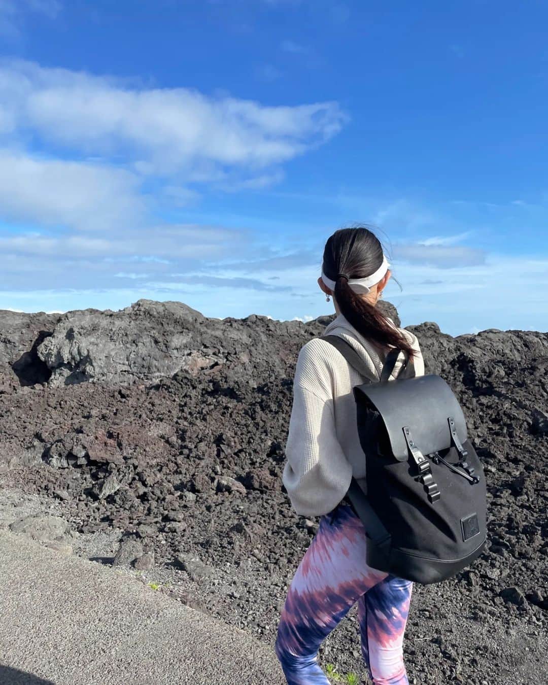 保坂玲奈さんのインスタグラム写真 - (保坂玲奈Instagram)「自然が作ったアート🎨🌋  ずっと行ってみたかったキラウエア火山。  真っ赤なマグマは見えなかったけど、 永遠と続く広大な溶岩達から女神ペレの⁡ ⁡エネルギーを感じた🤙🏾  #ハワイ島#キラウエア火山#bigisland#renaotravel」6月2日 19時29分 - __renao_0707