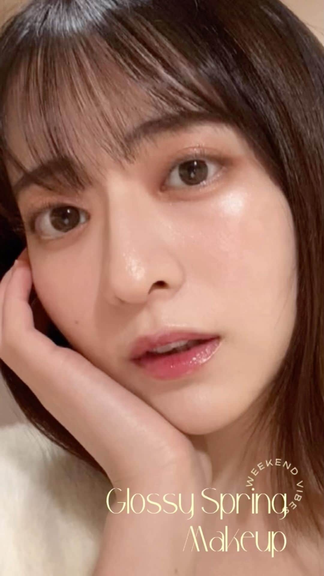 末吉 瞳のインスタグラム：「glossy spring makeup 🌼 (イエベ春向けツヤツヤメイク) #イエベ春 #イエベ春コスメ   撮り溜めてるメイク動画、ちょっとずつ あげちゃおう😶‍🌫️」