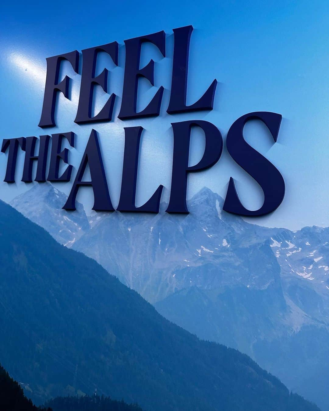 クォン・ヨンドンさんのインスタグラム写真 - (クォン・ヨンドンInstagram)「#AD 에델바이스 FEEL THE ALPS 팝업스토어에서 알프스의 생생함을 느껴보세요🗻❄️  일정:2023.6.2-7.9 장소: 서울 강남구 압구정로 50길 13  *경고 : 지나친 음주는 뇌졸증, 기억력 손상이나 치매를 유발합니다 . 임신 중 음주는 기형아 출생 위험을 높입니다!!  #에델바이스 #에델바이스팝업 #나만을위한한잔 #edelweiss #FEELTHEALPS #FEELTHEALPSINAPGUJUNG」6月2日 19時32分 - _______youngmoney