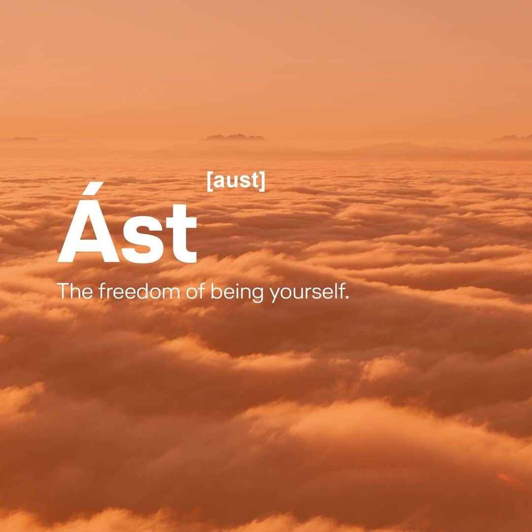 のインスタグラム：「Ást 🧡  The freedom of being yourself.  #Lufthansa #LoveDictionary #LoveIsLove」