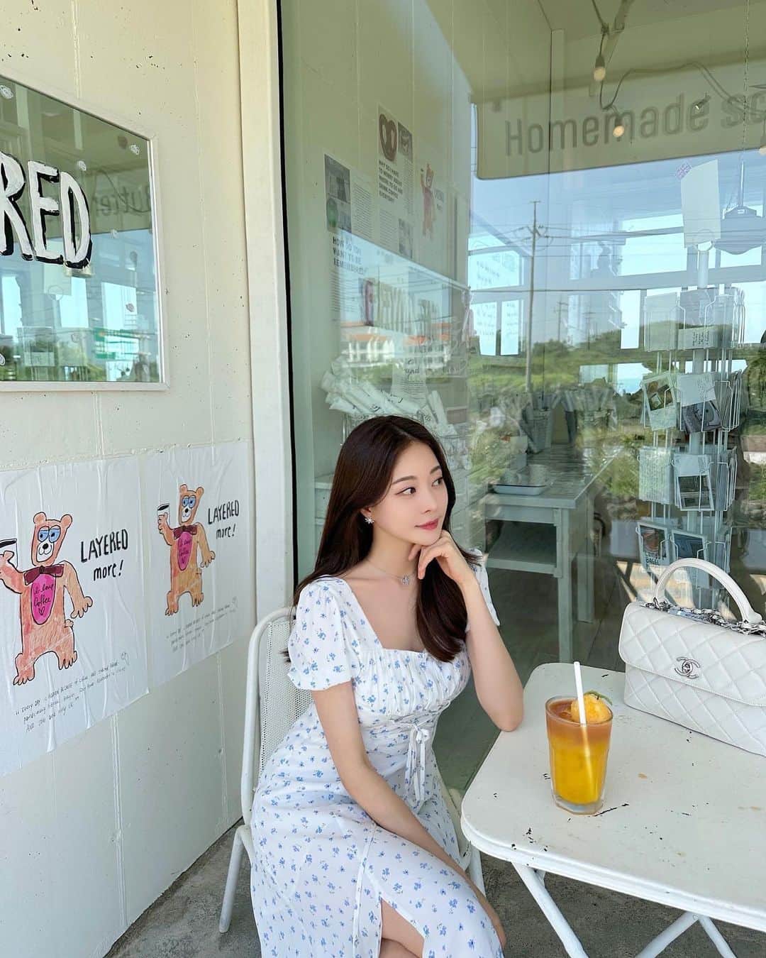 キム・ミニョンさんのインスタグラム写真 - (キム・ミニョンInstagram)「너모 귀여운 카페 🌿🌿🌿 제주도에서 빵투어중임댜 🤗 #제주레이어드」6月2日 19時42分 - minyoung_aori