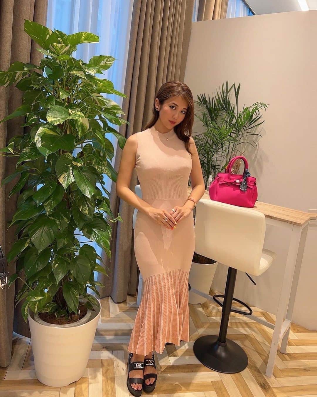 のインスタグラム：「ON Clinicで眉の#アートメイク してきたよ💖🍀✨️  #ONclinic は韓国技術を基盤としたアートメイク専門クリニック💖✨️ カラーは明るめライトブラウンで、コンボにしたよ💖🥰💖✨️  3日後から落ち着いてくるみたいだから、楽しみ💖🧚‍♂️🌈💖✨️ また１ヶ月後ぐらいに行くよ💖🥰✨️ クリニック内綺麗💖🌿‬🌈✨️  @onclinic_sefa  #PR#銀座」