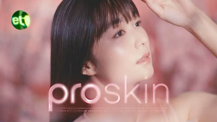 阿部朱梨のインスタグラム：「🌸Dettol PROSKIN🌸  香港のCMにでてます 駅の広告にもいたりするみたいなので あべりをみつけに香港いってみてね🇭🇰😉笑  多謝🙏❤︎  #cm #hk #proskin #dettol #スキンケア　#モデル」
