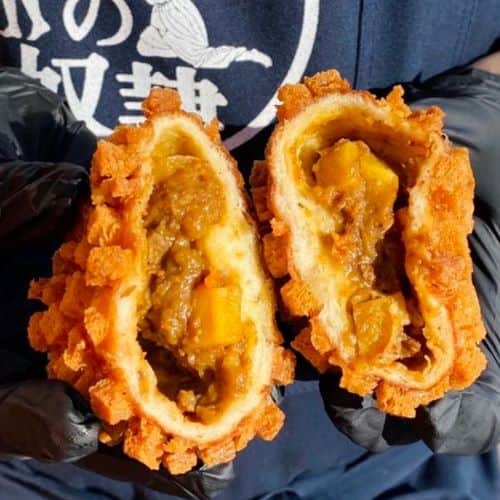 LATOV_ラトブ のインスタグラム：「🍞小麦の奴隷🥐 デリシャスパーク★オープンまであと6日 ホリエモンプロデュースのベーカリー。楢葉町の店舗やイベントでも大盛況なので、食べたことがある方も多いのでは？クルトンを付けたザックザクのカレーパンが1番人気！🌞焼きたてパンは幸せの香り！ #いわき市 #ラトブ #小麦の奴隷 #デリシャスパーク」