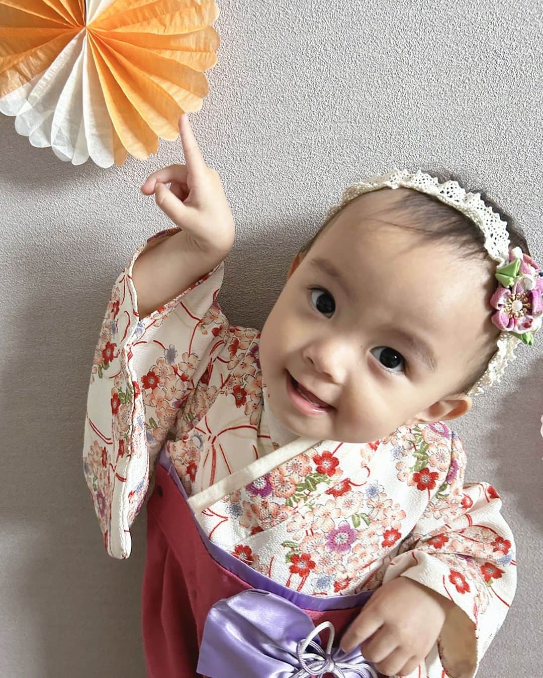 マタニティウェア&授乳服のスウィートマミーさんのインスタグラム写真 - (マタニティウェア&授乳服のスウィートマミーInstagram)「SWEET MOMMYの和装ブランド【EMU-咲む-】の袴フォト投稿キャンペーン  日頃から100日祝いやお宮参り、ひなまつりやこどもの日など... スウィートマミーのベビー和装をご着用のお写真が@sweetmommyofficial　に沢山届いております。 いつもありがとうございます♡  感謝を込めて袴や着物と一緒に身に着けてかわいい和装小物のプレゼントキャンペーンを開催致します🎉  ＝＝＝＝＝＝＝＝＝＝＝＝＝＝  ☆応募期間☆ 2023年6月30日(金)まで  当選発表は7月3日（月）頃を予定しております。  ☆応募方法☆ ❶　Instagramアカウント「@sweetmommyofficial」をフォロー ❷　スウィートマミーの袴や着物が映っているお写真をInstagramにアップ ❸　「#スウィートマミー #袴ロンパース」の2つのハッシュタグをつけて写真を投稿 　　投稿時に「@sweetmommyofficial」へのメンション、を付けてご投稿ください。 ❹　複数応募OK。  ☆賞品☆ タイプ・カラーが選べるヘアアクセサリー or イベントやお祝い事にぴったりのオリジナルレターバナー ※当選時にご希望をお伺い致します。  ☆当選人数☆ 3名  ＝＝＝＝＝＝＝＝＝＝＝＝＝＝  1枚目 @fu_2900.50 様  2枚目 @mrs00033 様  3.4枚目 @natsu.pee 様  5枚目 @riitelo 様  6枚目 @_____7sub 様  7.8枚目 @babylife.son 様  9枚目 @piy0ma00 様  かわいいお写真をありがとうございます❤  【 注意事項 】 ⚠️ご応募の際は必ずお読みください。 ※プレゼント当選者様は商品到着から【2週間以内にお写真提供】をお願いいたします。 ご提供いただいたお写真は弊社のSNSや商品ページ、広告の素材として使用させていただきます。 ※賞品の発送は日本国内に限らせていただきます。 ※当選時、袴をご購入時のご注文番号をお伺い致します。 ※非公開（鍵付き）アカウントからのご投稿は選考の対象外となります。 ※当選連絡後、指定期間内にご連絡の取れない場合は、当選の権利を無効とさせていただく場合がございます。 ※メッセージを送らせていただく際にフォローいただけていない場合、当選が無効になる場合がございます。 ※スウィートマミー®︎の公式Instagramアカウントを模倣した偽アカウントが発生する可能性がございますので、十分ご注意ください。 　クレジットカード情報や銀行口座等をお聞きすることは決してございません。 ※当選の有無に関するお問い合わせについてはお答えできません。 ※当選者にご提供いただいた個人情報は、プレゼントの発送目的以外の用途には使用いたしません。 ※当キャンペーンは予告なく変更、中止する場合がございます。 ※本キャンペーンはmeta社・Instagramが関与するものではございません。 #スウィートマミー #sweetmommy #咲む #emu #ベビー袴 #袴ベビー #ベビー着物 #袴ロンパースはスウィートマミー #プレゼントキャンペーン #プレゼント企画 #キャンペーン #キャンペーン実施中 #フォトコンテスト #ベビー写真 #フォトコン #キッズ写真 #写真コンテスト」6月2日 20時00分 - sweetmommyofficial