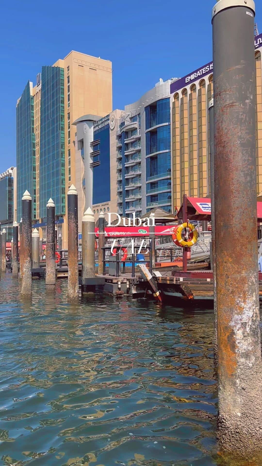 相知明日香のインスタグラム：「⛵️  対岸まではアブラという渡し船で🚤✨ 船好きにはたまらん移動手段🩵 移動すらイベントになって、得した気分🤭 たった1ディルハム(＝約35円) で乗れます😮  •┈┈┈••✦☪︎✦••┈┈┈•┈┈┈••✦☪︎✦••┈┈┈•  📍 Al Seef St. 🇦🇪 𝘿𝙪𝙗𝙖𝙞, 𝙐𝘼𝙀  •┈┈┈••✦☪︎✦••┈┈┈•┈┈┈••✦☪︎✦••┈┈┈•  #Dubai #UAE #MiddleEast #UnitedArabEmirates #🇦🇪 #businesstrip #trip #travel #violinist #artist #travelblog  #travelphotography #alseef #alseefdubai  #旅するヴァイオリニストinUAE #ヴァイオリニスト #バイオリン #海外旅行 #旅 #旅行 #中東 #アラブ首長国連邦 #ドバイ #ドバイ観光 #アブラ  •┈┈┈••✦☪︎✦••┈┈┈•┈┈┈••✦☪︎✦••┈┈┈•」