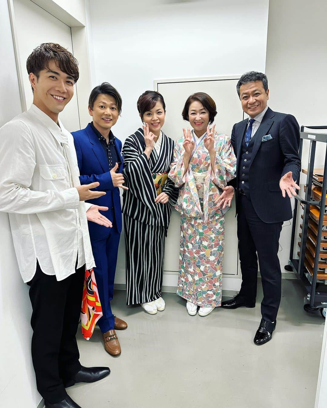 中澤卓也さんのインスタグラム写真 - (中澤卓也Instagram)「今日はニッポン放送さん【有楽町で逢いまSHOW】の公開収録でした🫡✨ 久々にスタジオにお邪魔出来て、嬉しかったなぁ😎 ご一緒させていただいた皆さんも、ありがとうございました！放送お楽しみに！✨  #ニッポン放送 #有楽町で逢いまshow #公開収録 #中山秀征 さん #石川みゆき さん #石原詢子 さん #大石まどか さん #蒼一心 さん #handsmade #陽はまた昇る #中澤卓也」6月2日 20時03分 - takuya_nakazawa.118