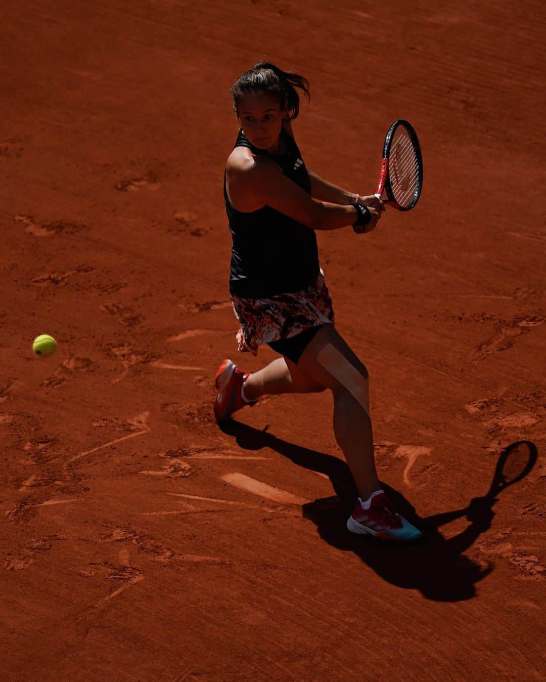 ダリア・カサトキナさんのインスタグラム写真 - (ダリア・カサトキナInstagram)「Flying off to the fourth round 😁  📸 @loicwacziak, @nicogouhier22 / @fftennis   #RolandGarros」6月2日 20時03分 - kasatkina