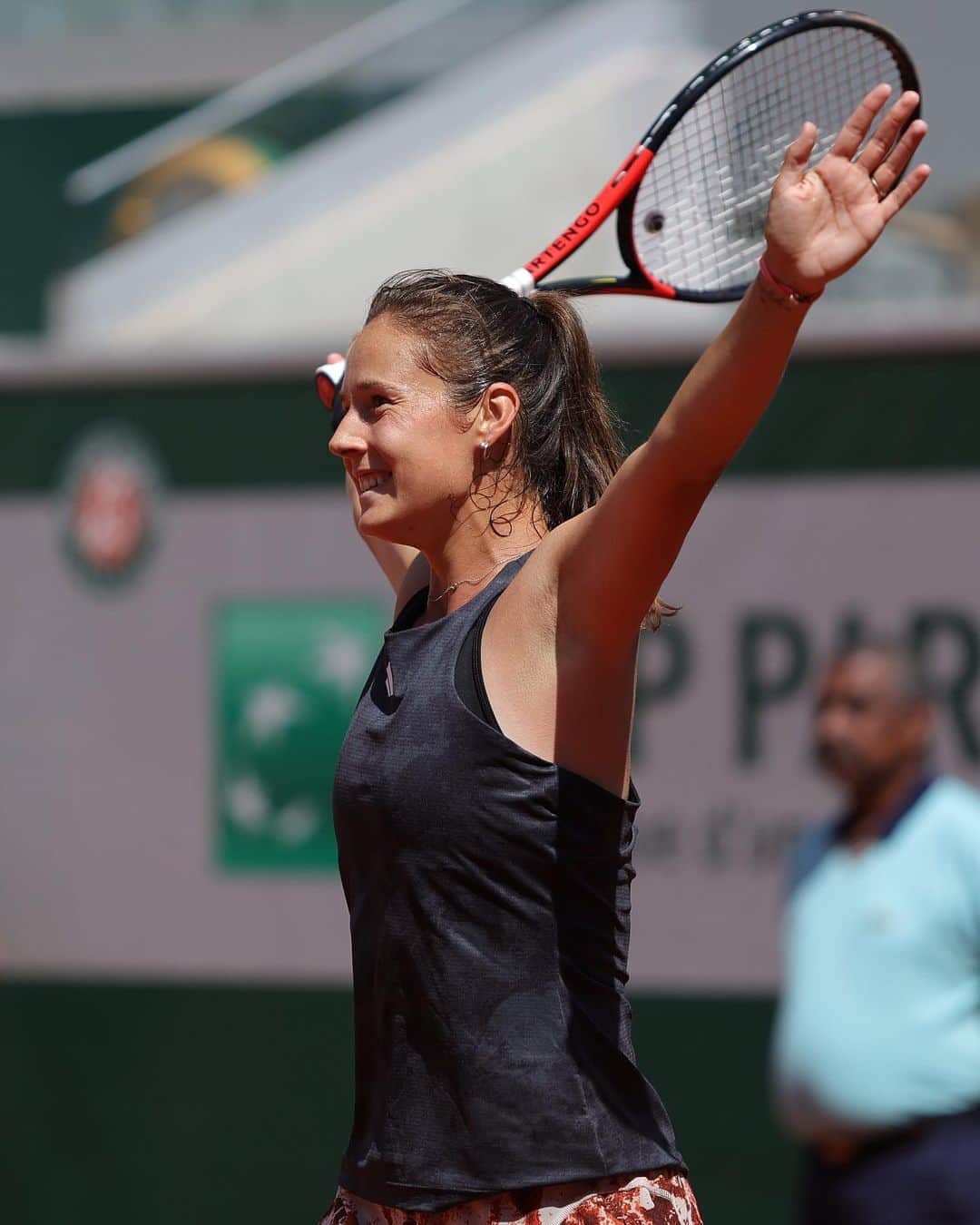 のインスタグラム：「Flying off to the fourth round 😁  📸 @loicwacziak, @nicogouhier22 / @fftennis   #RolandGarros」