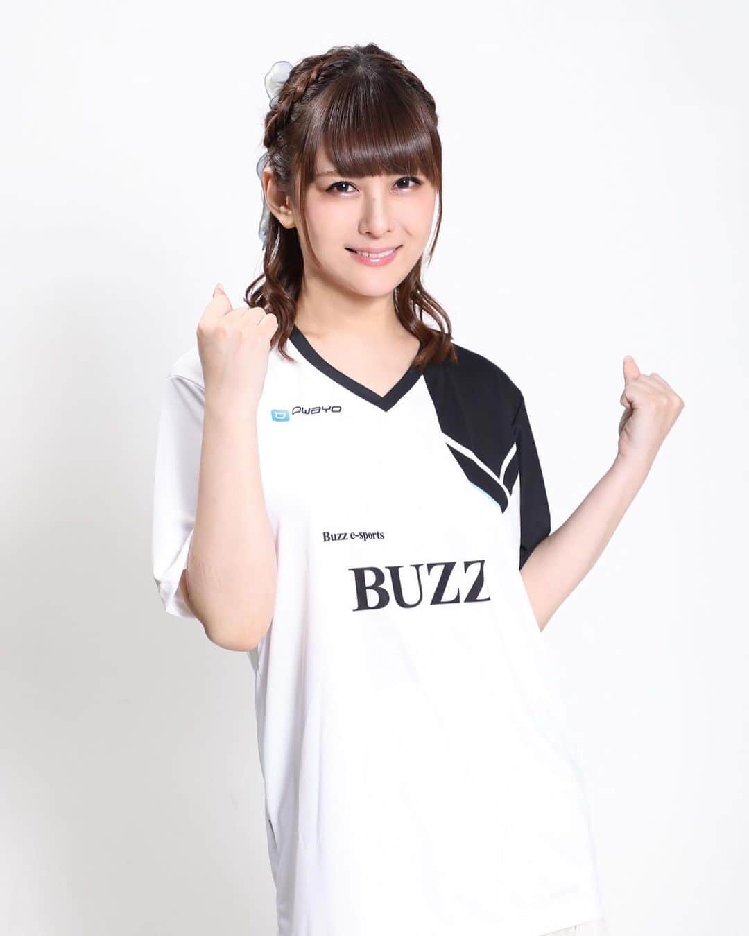 椿姫彩菜のインスタグラム：「この度BUZZesports 麻雀プロ&MC実況としてスポンサードしていただくことになりました。  同時に今までの経験を活かしてアンバサダーにも就任いたします。 新たな部門、チームの拡大のために全力で活動させていただきます。 チーム共々応援よろしくお願いいたします  椿彩奈 #Buzzesports #buzzwin」