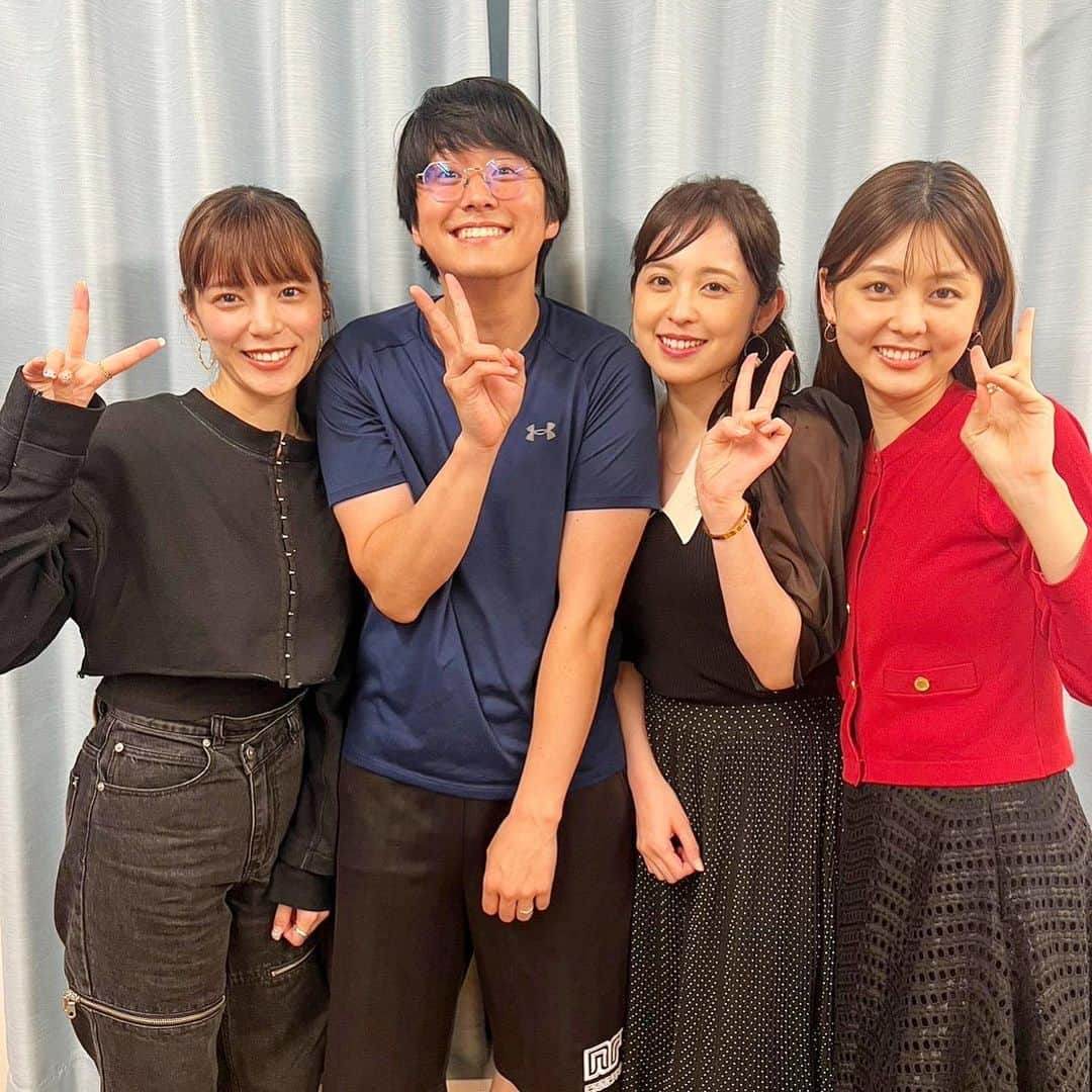 三谷紬さんのインスタグラム写真 - (三谷紬Instagram)「🖤❤️🖤 大好きな同期たちに会えました。 久慈子がアメリカから帰ってくると 決まって黒瀬の家に集まります😂 何年経っても変わらない、最高の仲間たちです。🥺 * #同期#フジテレビ#日本テレビ#cx#ntv#佐藤梨那 アナ#黒瀬翔生 アナ#久慈暁子 アナ#アメリカ#🇺🇸#ny#黒瀬家#仲間#最高#いつもありがとう#テレビ朝日#アナウンサー#三谷紬」6月2日 20時22分 - mitani_tsumugi