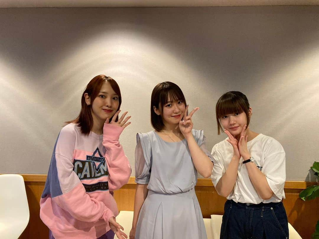 野中美希さんのインスタグラム写真 - (野中美希Instagram)「ヤングタウン土曜日収録にて📻7ヶ月ぶりの出演です♡ #飯窪春菜 さん #横山玲奈 ちゃん 飯窪さんにお会いするのは久しぶりでした！お会いできてうれしかったです！ . 明日は 22:00~MBSラジオ「ヤングタウン土曜日」 24:00~ラジオ日本「モーニング娘。'23のモーニング女学院」 ぜひ、おききください♡ . #helloproject#morningmusume23#モーニング娘#モーニング娘23#野中美希#ちぇる」6月2日 20時28分 - miki_nonaka.official