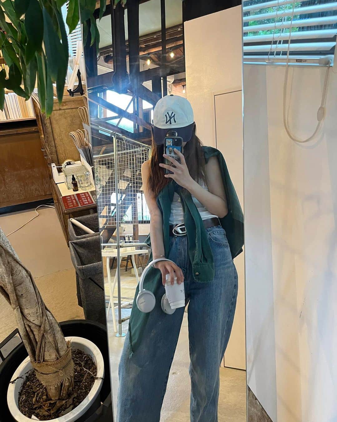 大西陽羽のインスタグラム：「今日は古着ストリートの日でした🙃」