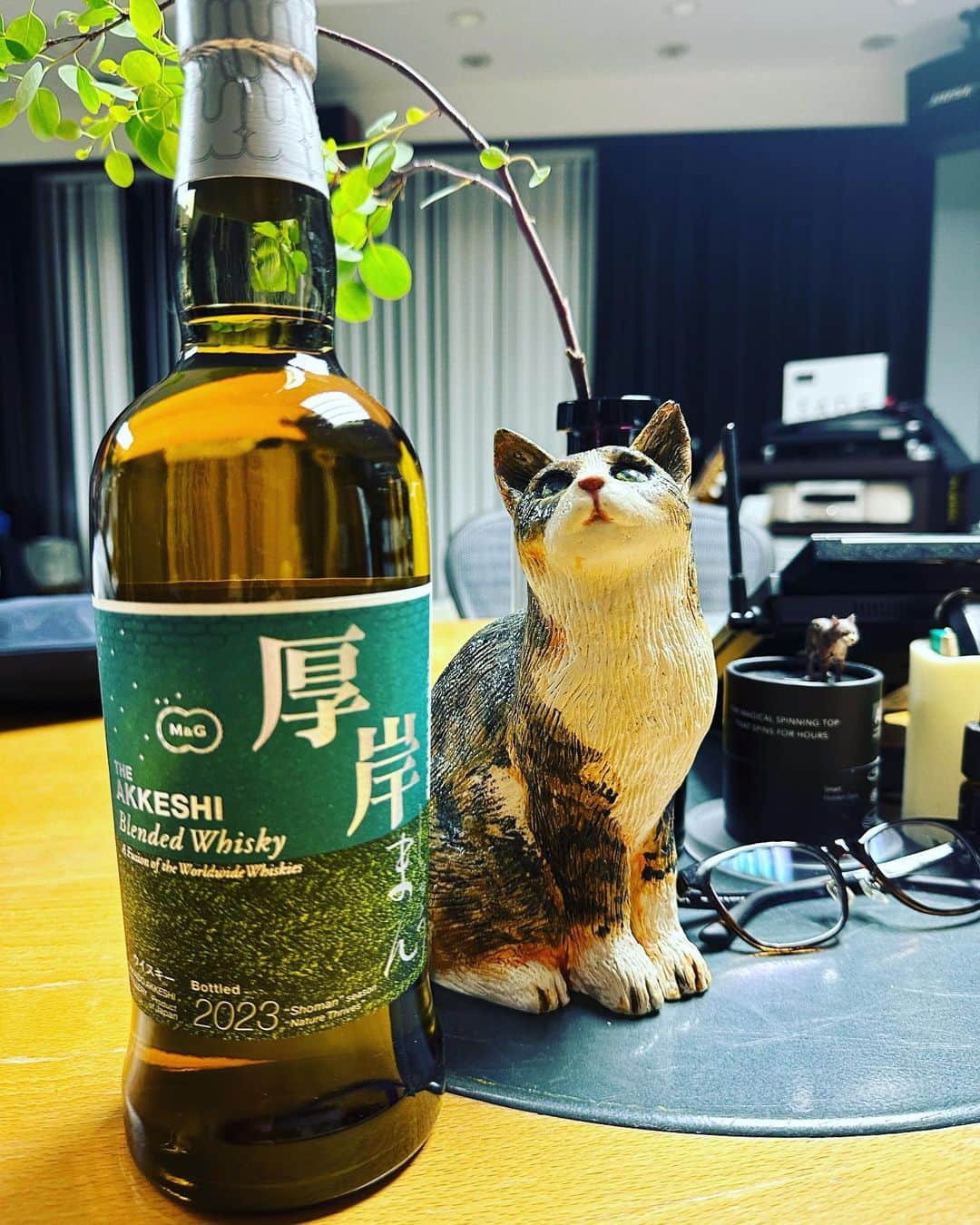 岡崎太郎のインスタグラム：「厚岸　二十四節気シリーズ第11弾　小満しょうまん。  届きました！嬉しい！たのしみ！  #厚岸ウイスキー #厚岸蒸留所 #ジャパニーズウイスキー」
