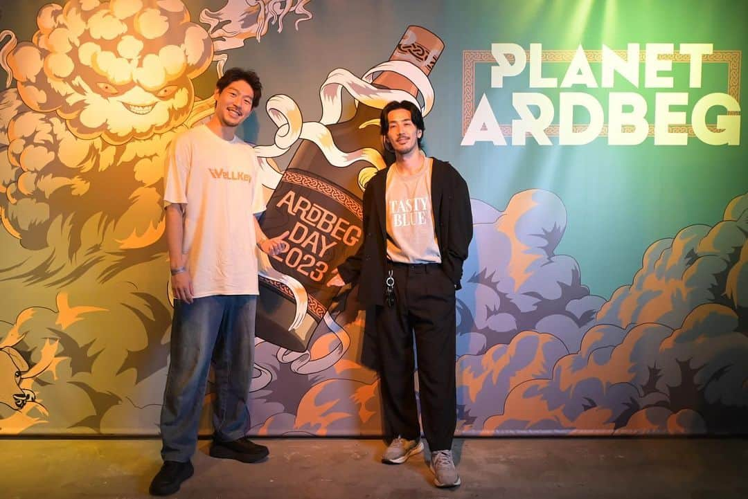 長谷川惠一のインスタグラム：「Planet Ardbeg Day 2023のイベントに招待していただきました🥃  スモーキーなウィスキーがお好きな方にはぴったりなお酒🙆‍♂️  イベントでは試飲だけでなく、ゲームの体験やたくさんのフォトコーナーもあるので、ぜひ💁‍♂️🥂  ◼東京 日時:2023 年 6 月 2 日(金)・3 日(土)   会場:原宿八角館 東京都渋谷区神宮前 6 丁目 4-1 原宿八角館 1F  ◼大阪 日時:2023 年 6 月 9 日(金)・10 日(土)   会場:心斎橋 BIG STEP B2F 大阪市中央区大阪市中央区⻄心斎橋 1-6-14  #Ardbeg  #アードベッグ  #ArdbegDay2023  #アードベッグデー2023  #Sponsored  #DrinkResponsibly」