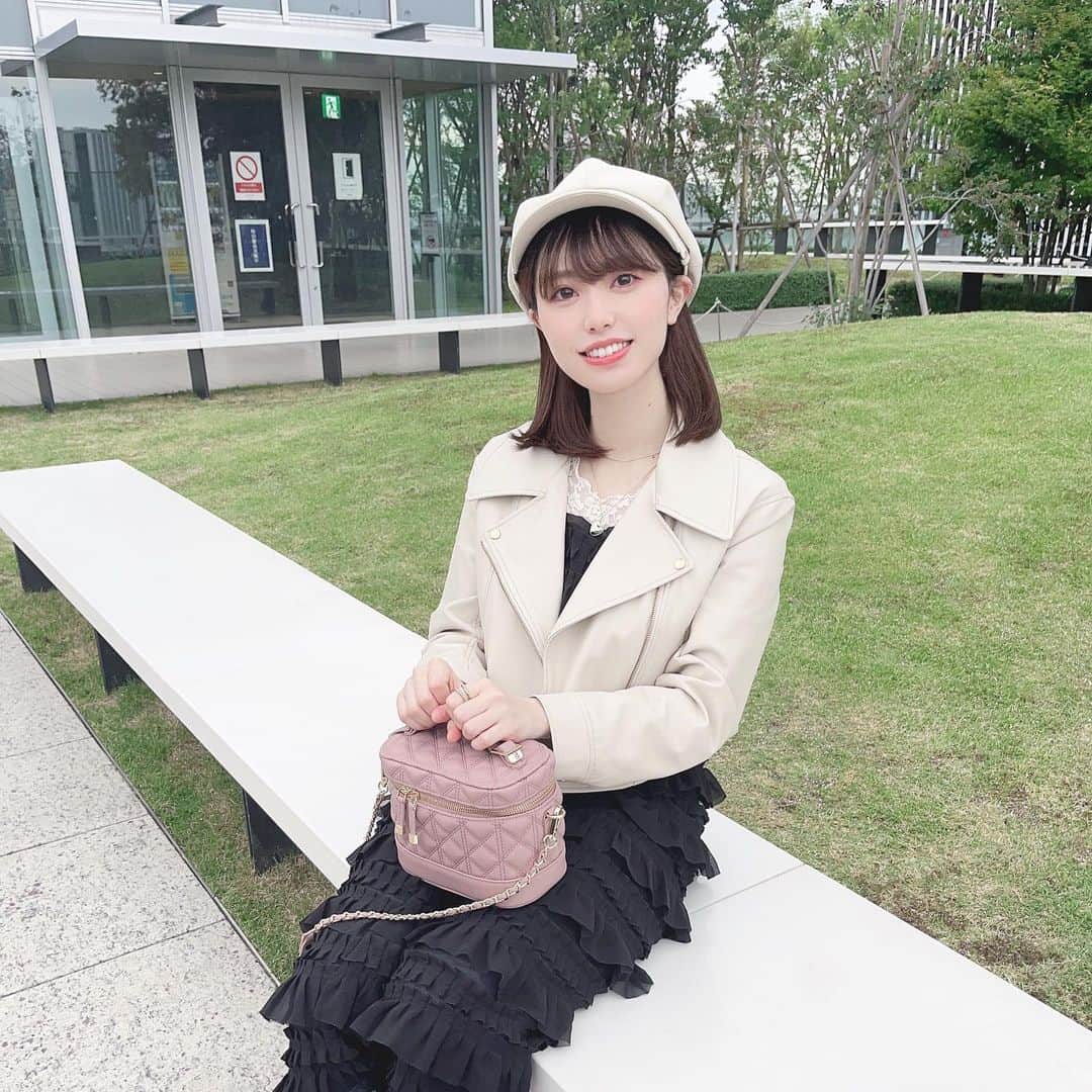 のインスタグラム：「最近のおでかけしたとき🎀  黒のワンピース可愛くて 着回しもできてお気に入り🖤 この日はアクセサリーもあわせてみたよෆ̈  ・ワンピース・アクセサリー @paravion_official   #paravion #パラビオン#ootd #フレンチガーリー #ワンピースコーデ」