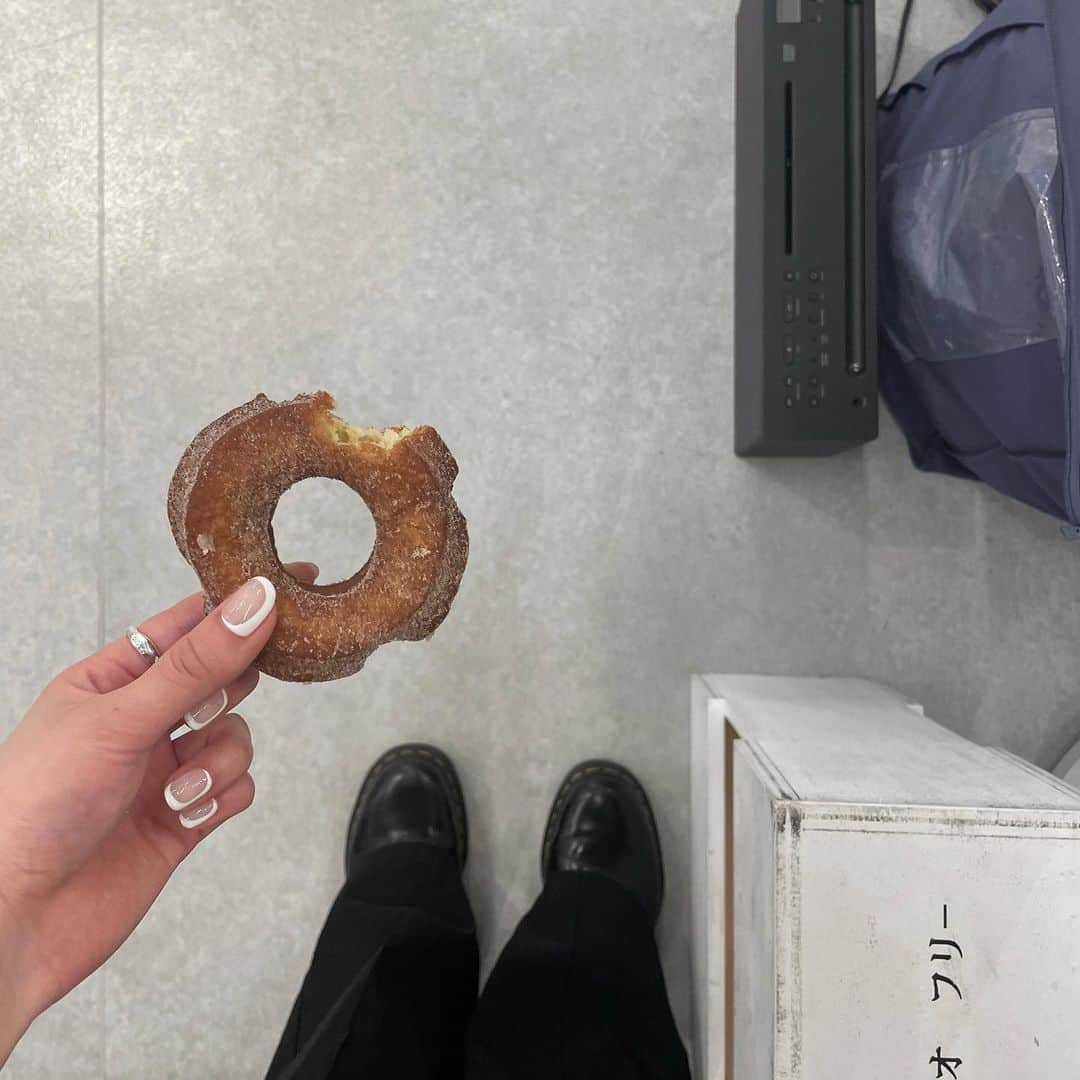 庄司芽生のインスタグラム：「爪とドーナツとるんるんな私🌒🍩🎶」