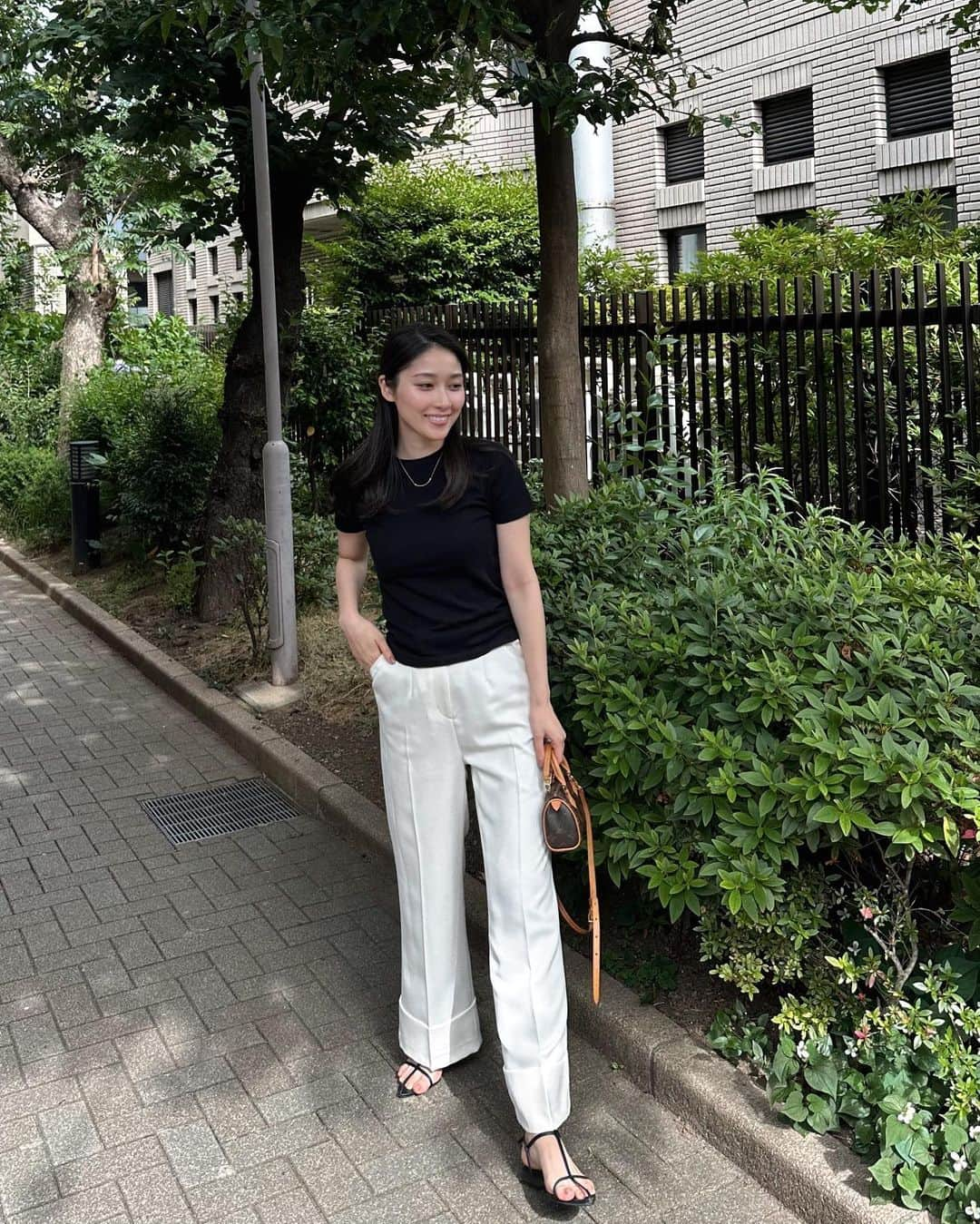 熊谷江里子さんのインスタグラム写真 - (熊谷江里子Instagram)「🤍🤍🤍  👚 @petitbateau_jp  👖 @naturalbeautybasic_official   #ナチュラルビューティーベーシック#プチバトー#tシャツコーデ#カジュアルコーデ #ホワイトパンツ#パンツスタイル」6月2日 20時30分 - eriko___kumagai