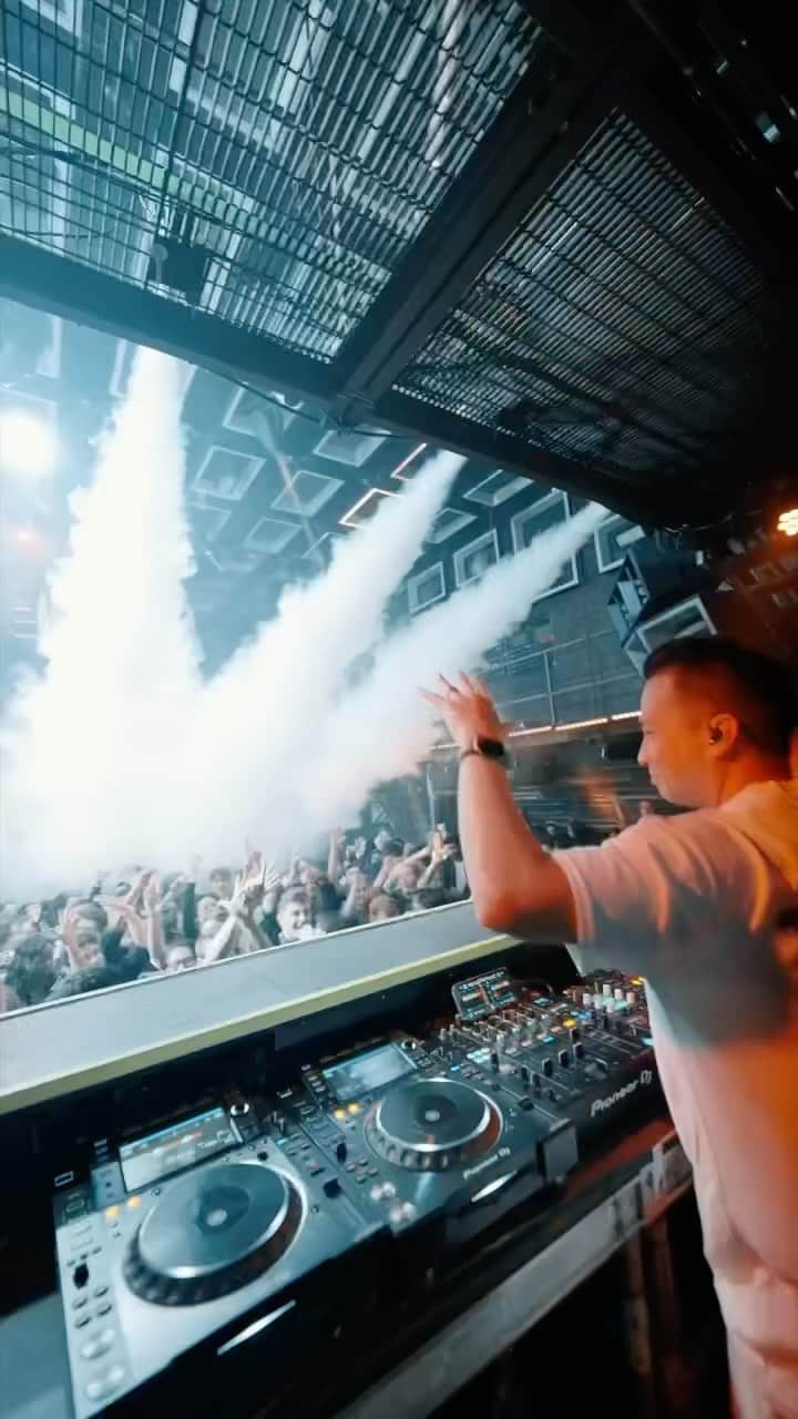 レイドバック・ルークのインスタグラム：「I’ve been waiting for this one! 📞 ‘Waiting For U’ with @raphimusic is out now everywhere 🔥 Let me know what you think of this sound!  📸: @groundlandmedia」