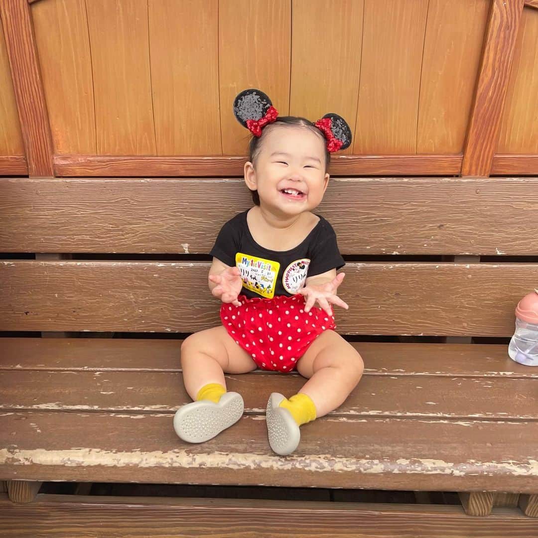 中谷愛さんのインスタグラム写真 - (中谷愛Instagram)「first disney..🐭🎁  1歳の誕生日は初めてのディズニーランド🏰キャラクターと写真とったり乗り物乗ったり充実した1日🫶🏻❤︎  #disneyland  #firstdisney」6月2日 20時32分 - aixox3