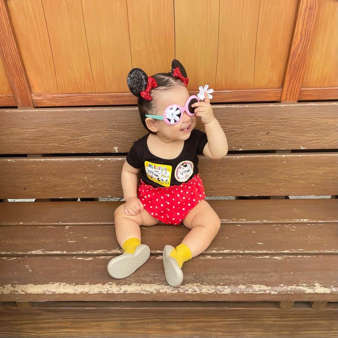 中谷愛さんのインスタグラム写真 - (中谷愛Instagram)「first disney..🐭🎁  1歳の誕生日は初めてのディズニーランド🏰キャラクターと写真とったり乗り物乗ったり充実した1日🫶🏻❤︎  #disneyland  #firstdisney」6月2日 20時32分 - aixox3