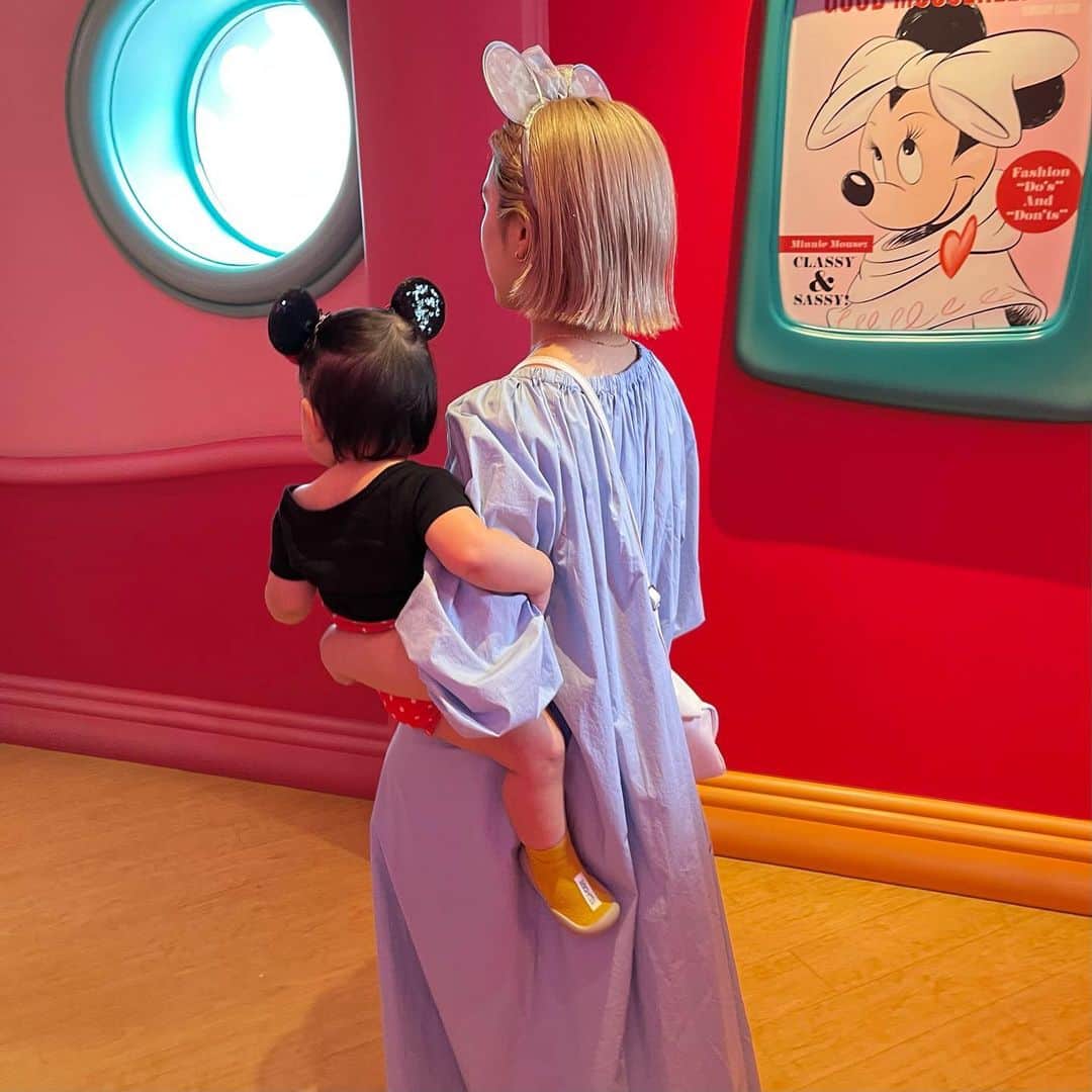 中谷愛さんのインスタグラム写真 - (中谷愛Instagram)「first disney..🐭🎁  1歳の誕生日は初めてのディズニーランド🏰キャラクターと写真とったり乗り物乗ったり充実した1日🫶🏻❤︎  #disneyland  #firstdisney」6月2日 20時32分 - aixox3