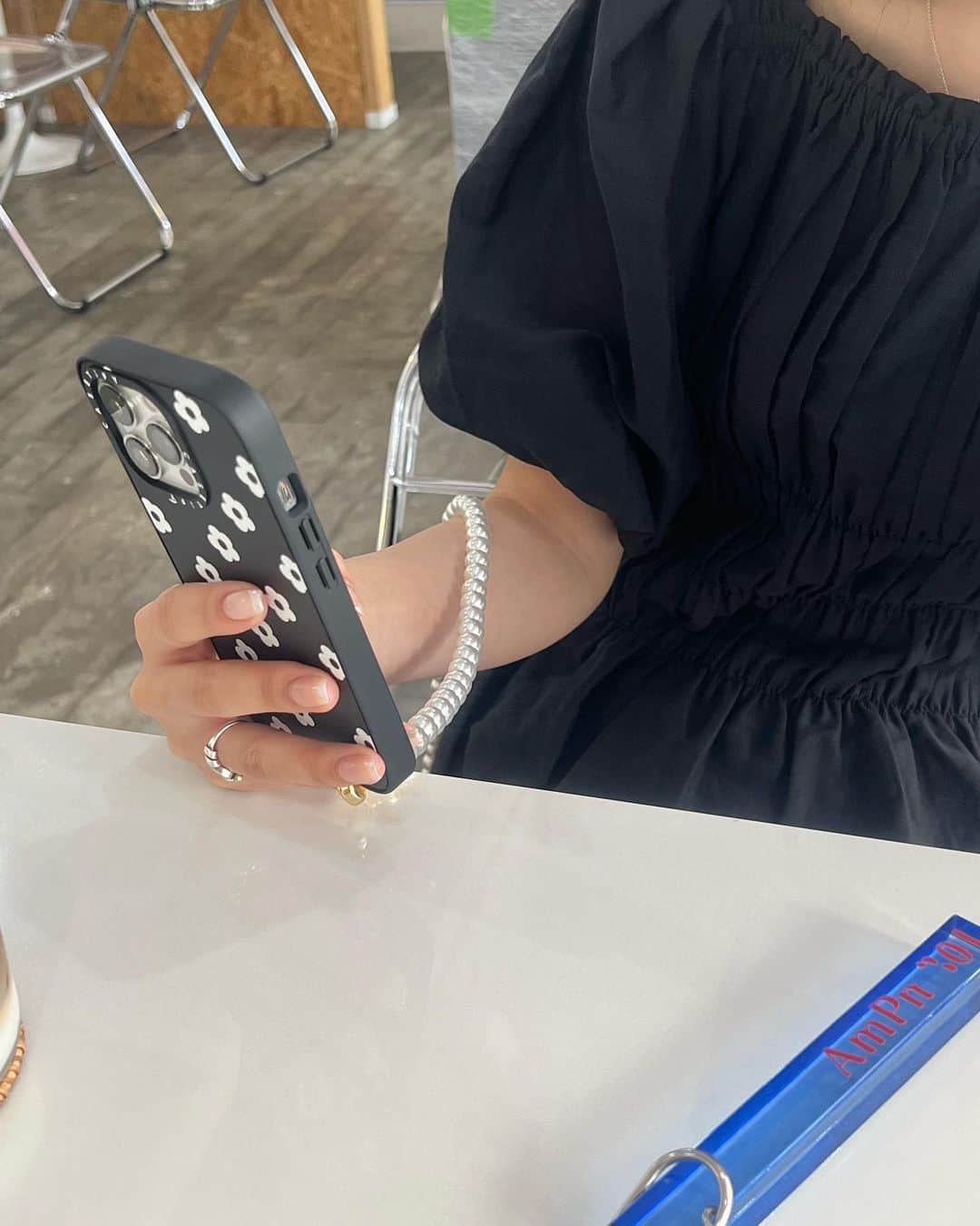 小山莉奈さんのインスタグラム写真 - (小山莉奈Instagram)「@CASETiFY @CASETiFY_jp 🌸 パールのスマホショルダーもかわいい🤭  #CASETiFY #ShowYourColors  #スマホショルダー」6月2日 20時33分 - koyama_rina