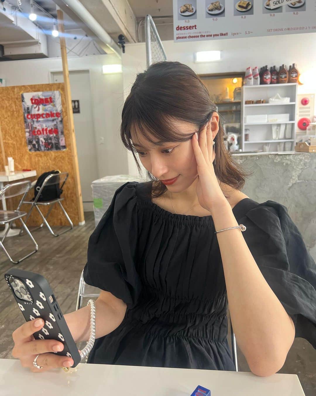 小山莉奈さんのインスタグラム写真 - (小山莉奈Instagram)「@CASETiFY @CASETiFY_jp 🌸 パールのスマホショルダーもかわいい🤭  #CASETiFY #ShowYourColors  #スマホショルダー」6月2日 20時33分 - koyama_rina